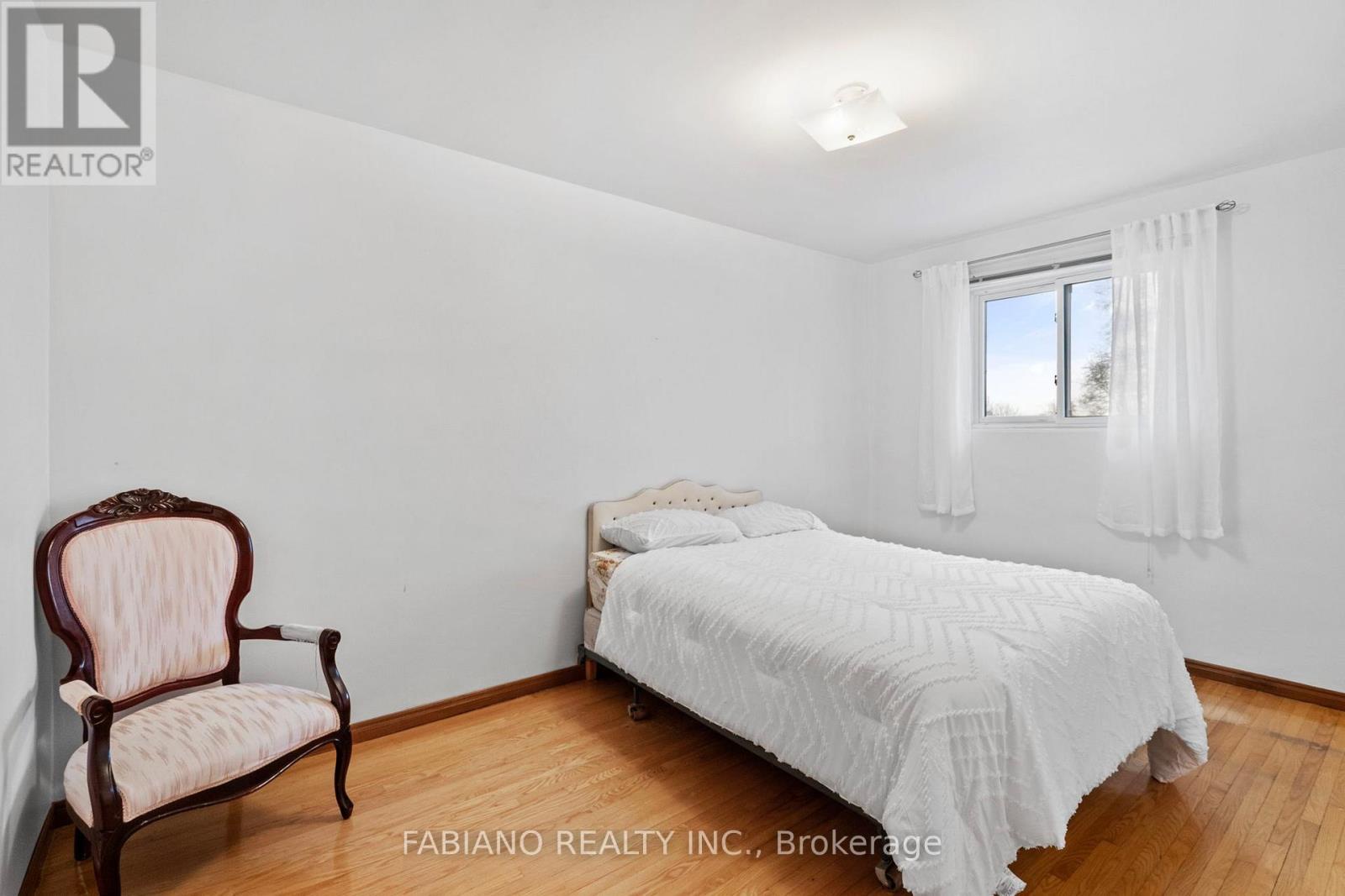 80 Cayuga Avenue, Toronto (rockcliffe-smythe), Ontario