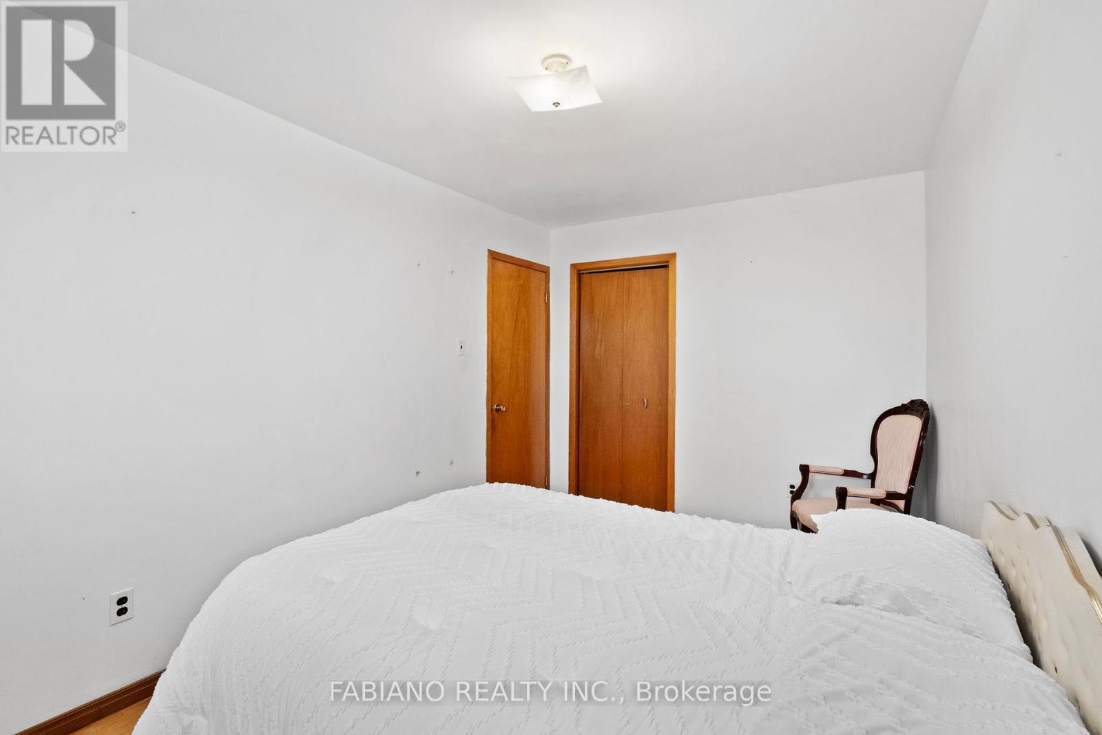 80 Cayuga Avenue, Toronto (rockcliffe-smythe), Ontario