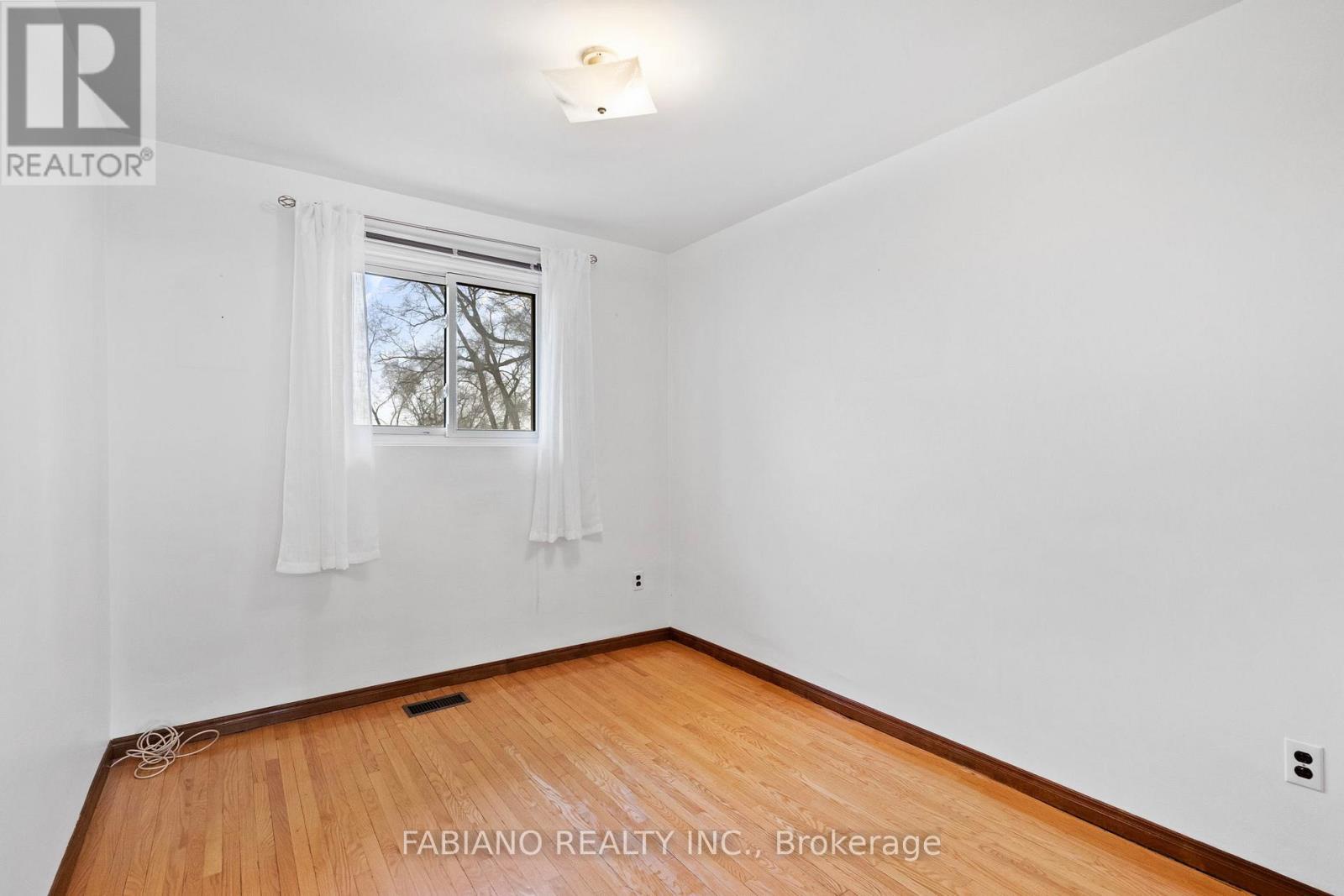 80 Cayuga Avenue, Toronto (rockcliffe-smythe), Ontario