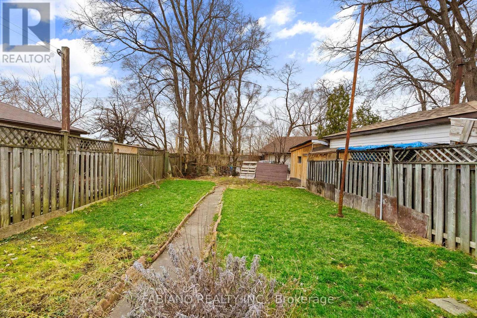 80 Cayuga Avenue, Toronto (rockcliffe-smythe), Ontario