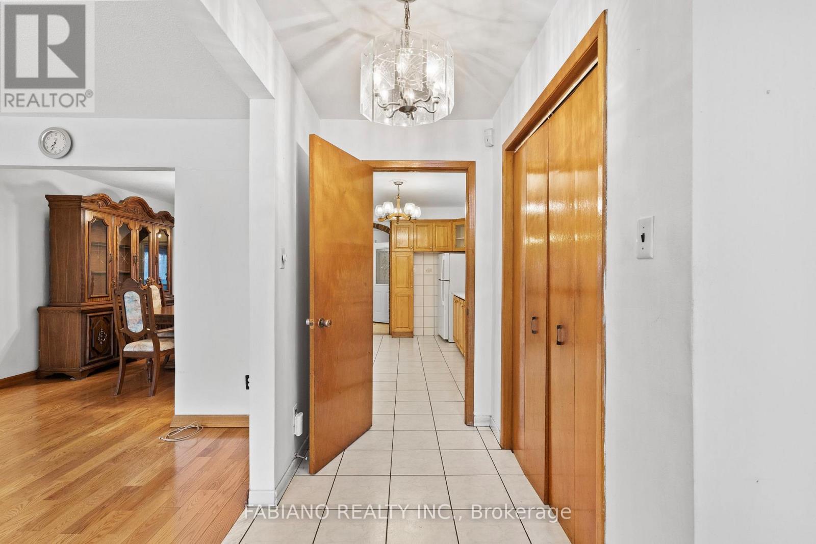 80 Cayuga Avenue, Toronto (rockcliffe-smythe), Ontario