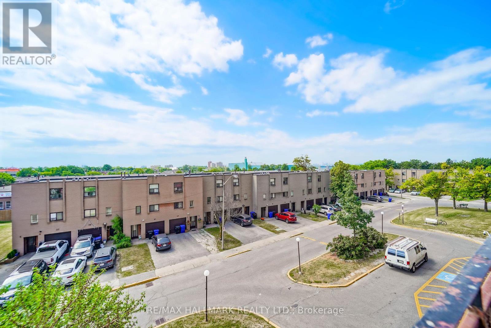 411 - 50 Lotherton Pathway W, Toronto (yorkdale-glen Park), Ontario