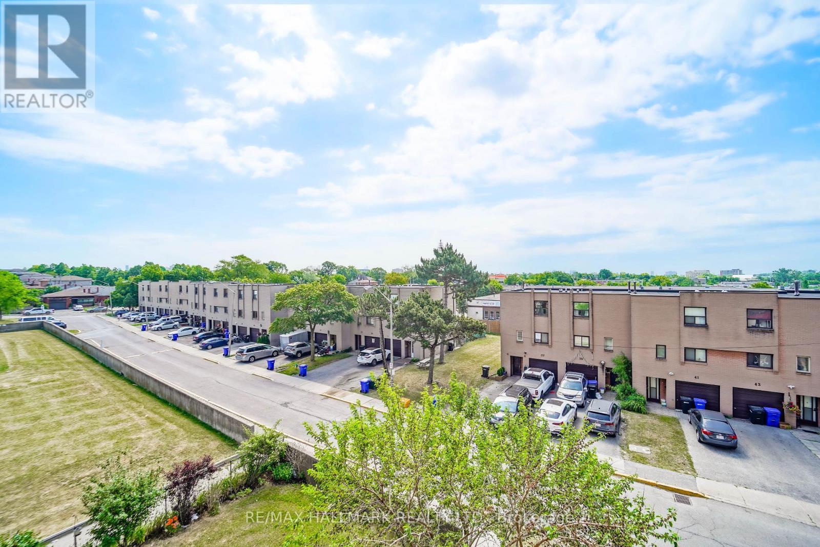 411 - 50 Lotherton Pathway W, Toronto (yorkdale-glen Park), Ontario