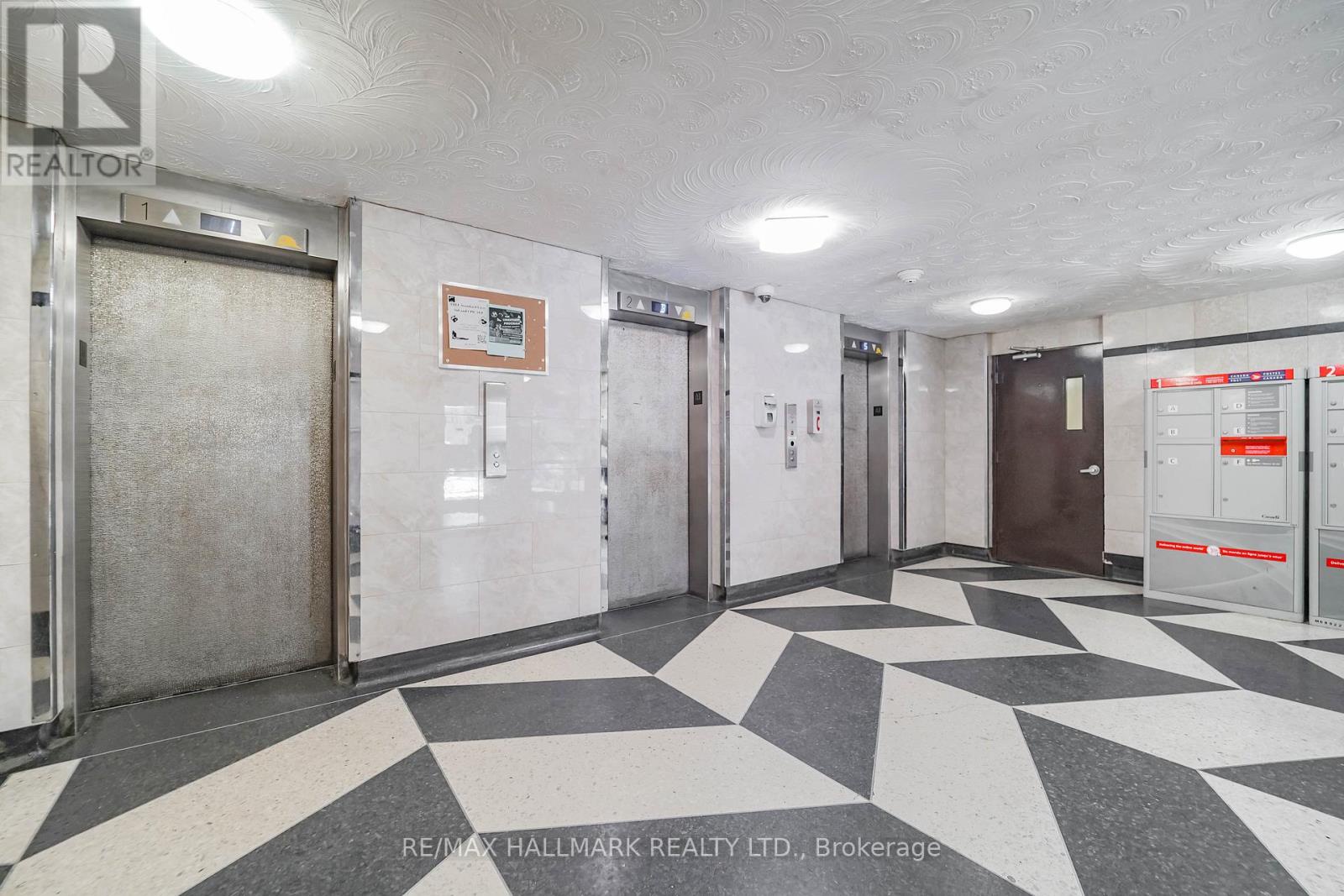 411 - 50 Lotherton Pathway W, Toronto (yorkdale-glen Park), Ontario