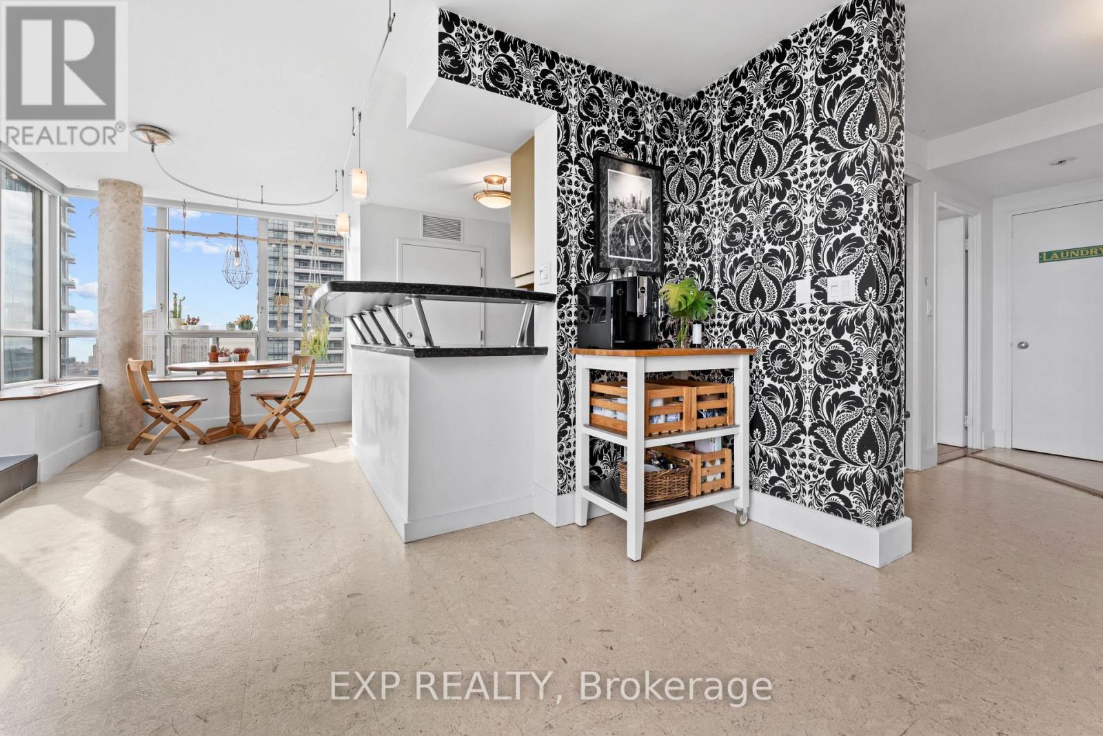 828 - 250 Manitoba Street, Toronto (mimico), Ontario