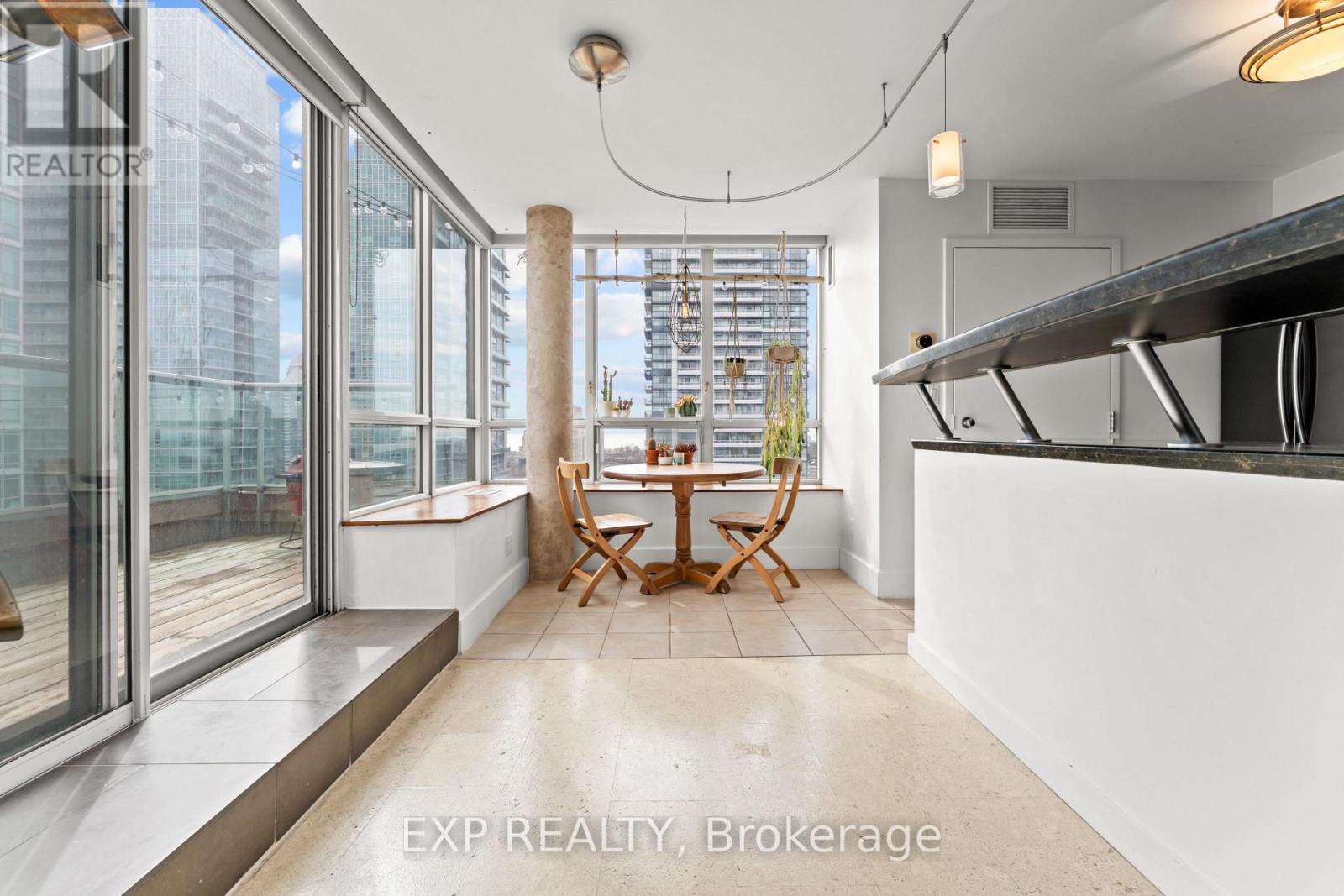 828 - 250 Manitoba Street, Toronto (mimico), Ontario