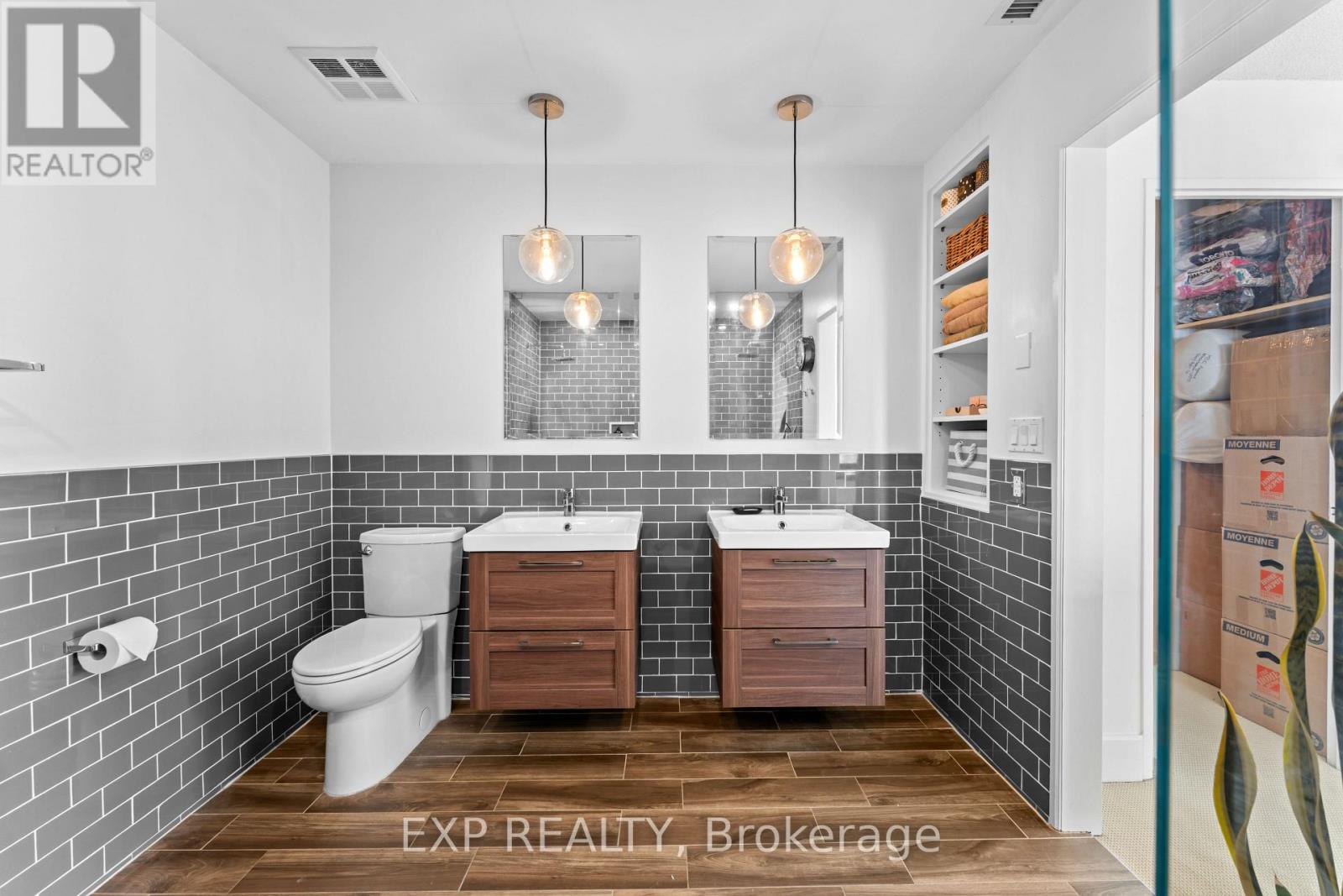 828 - 250 Manitoba Street, Toronto (mimico), Ontario