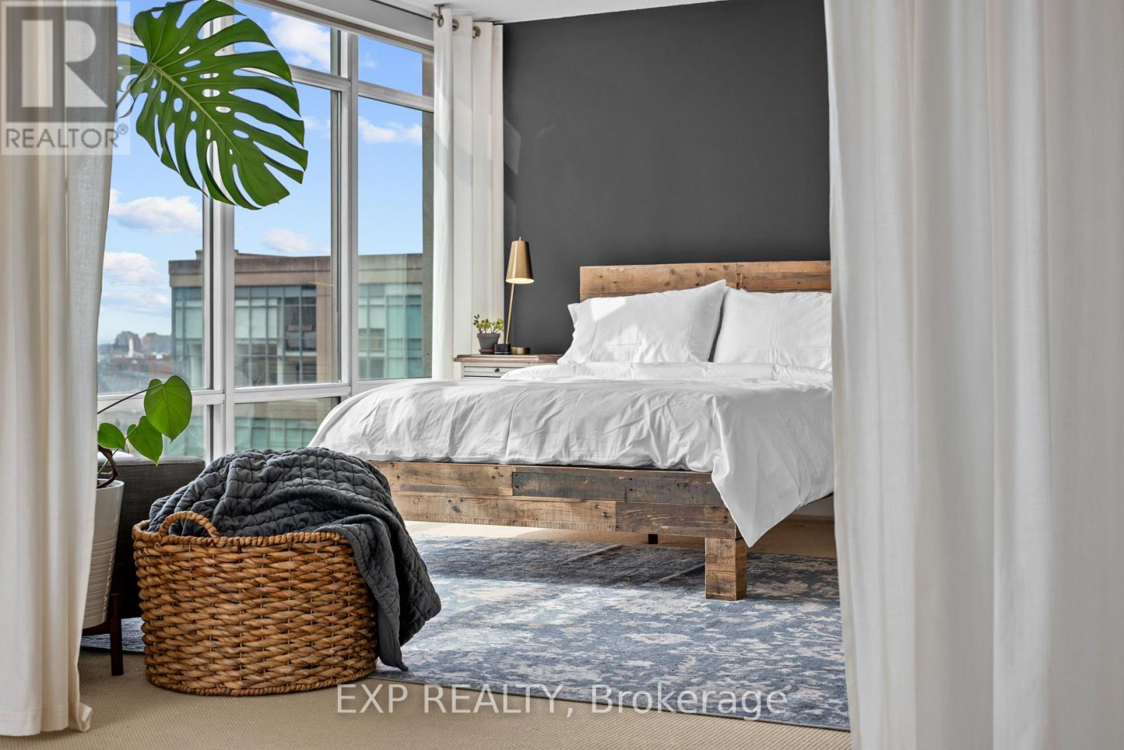 828 - 250 Manitoba Street, Toronto (mimico), Ontario