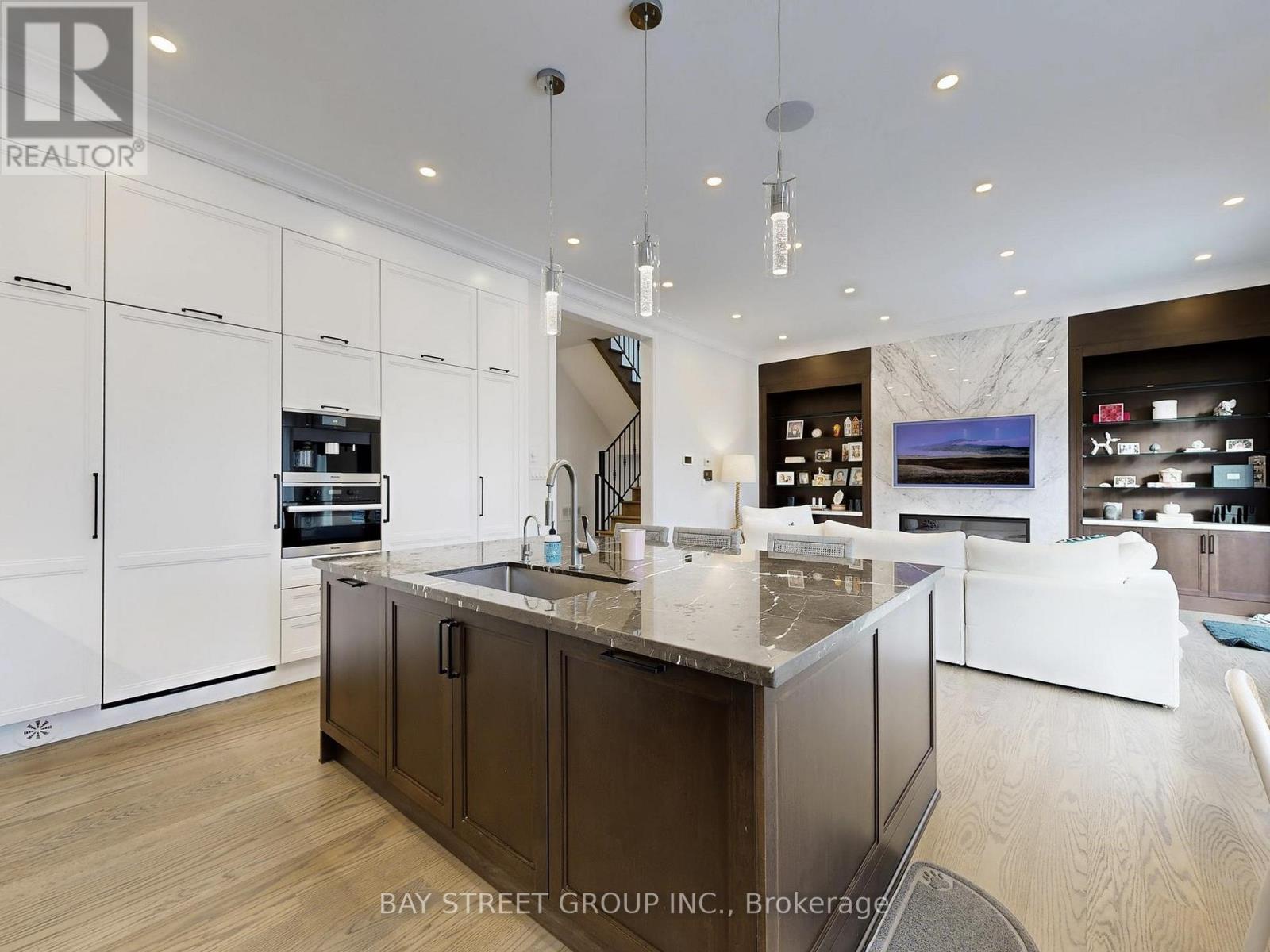 31 Evergreen Gardens, Toronto (leaside), Ontario