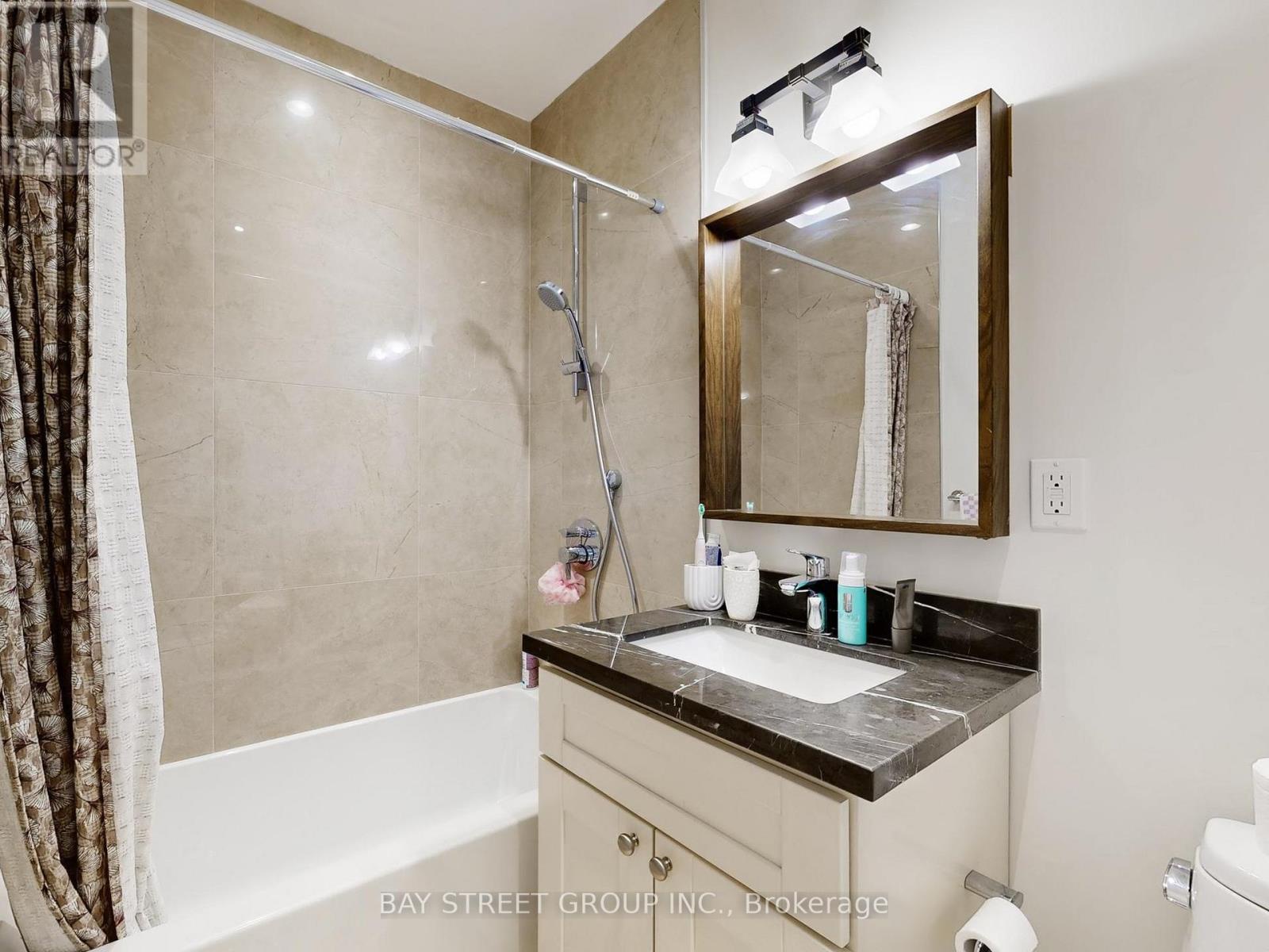 31 Evergreen Gardens, Toronto (leaside), Ontario