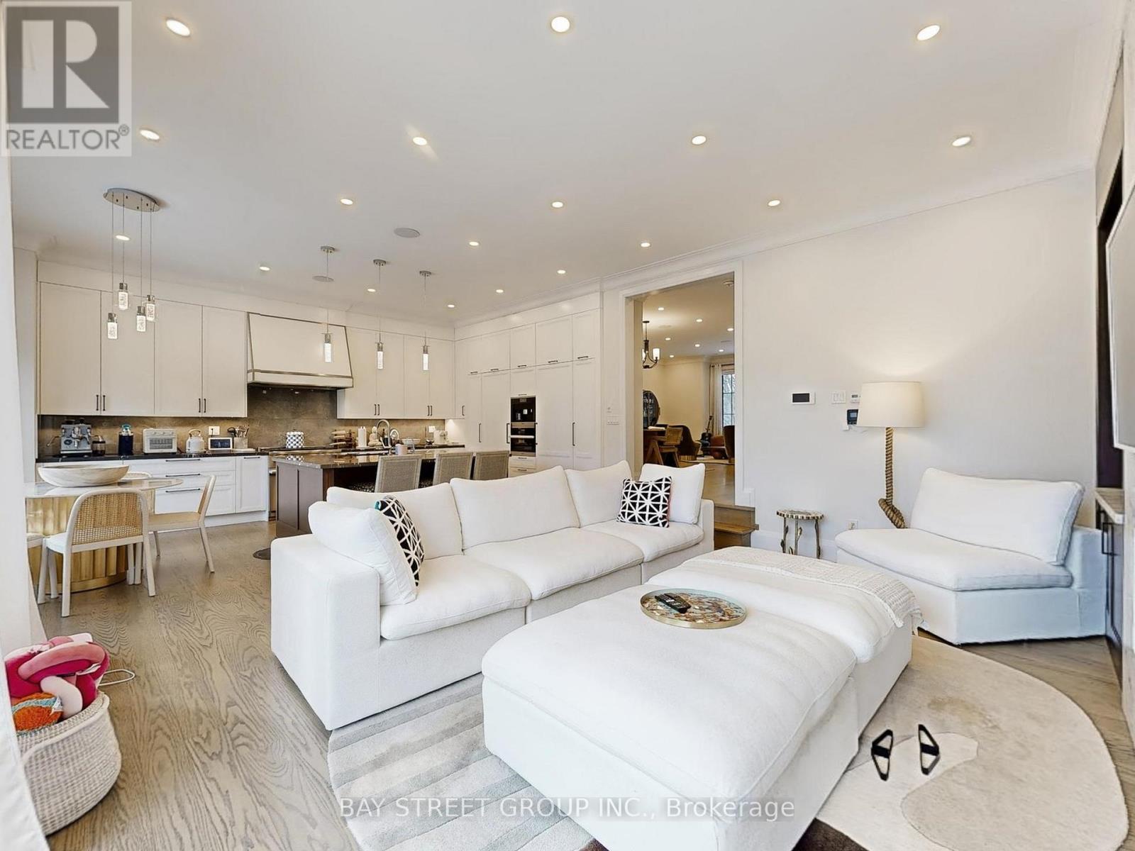 31 Evergreen Gardens, Toronto (leaside), Ontario