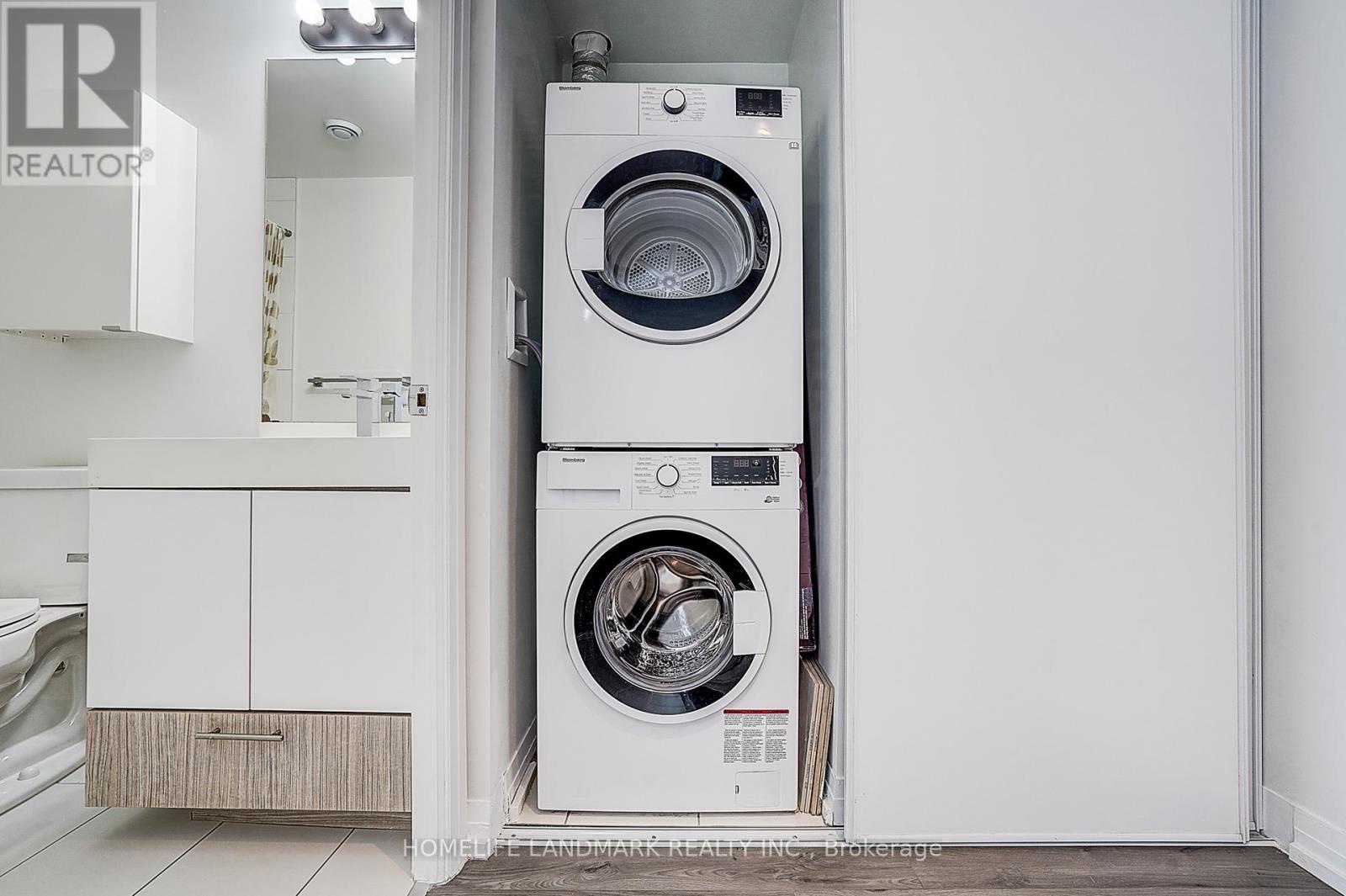 1718 - 251 Jarvis Street, Toronto (moss Park), Ontario