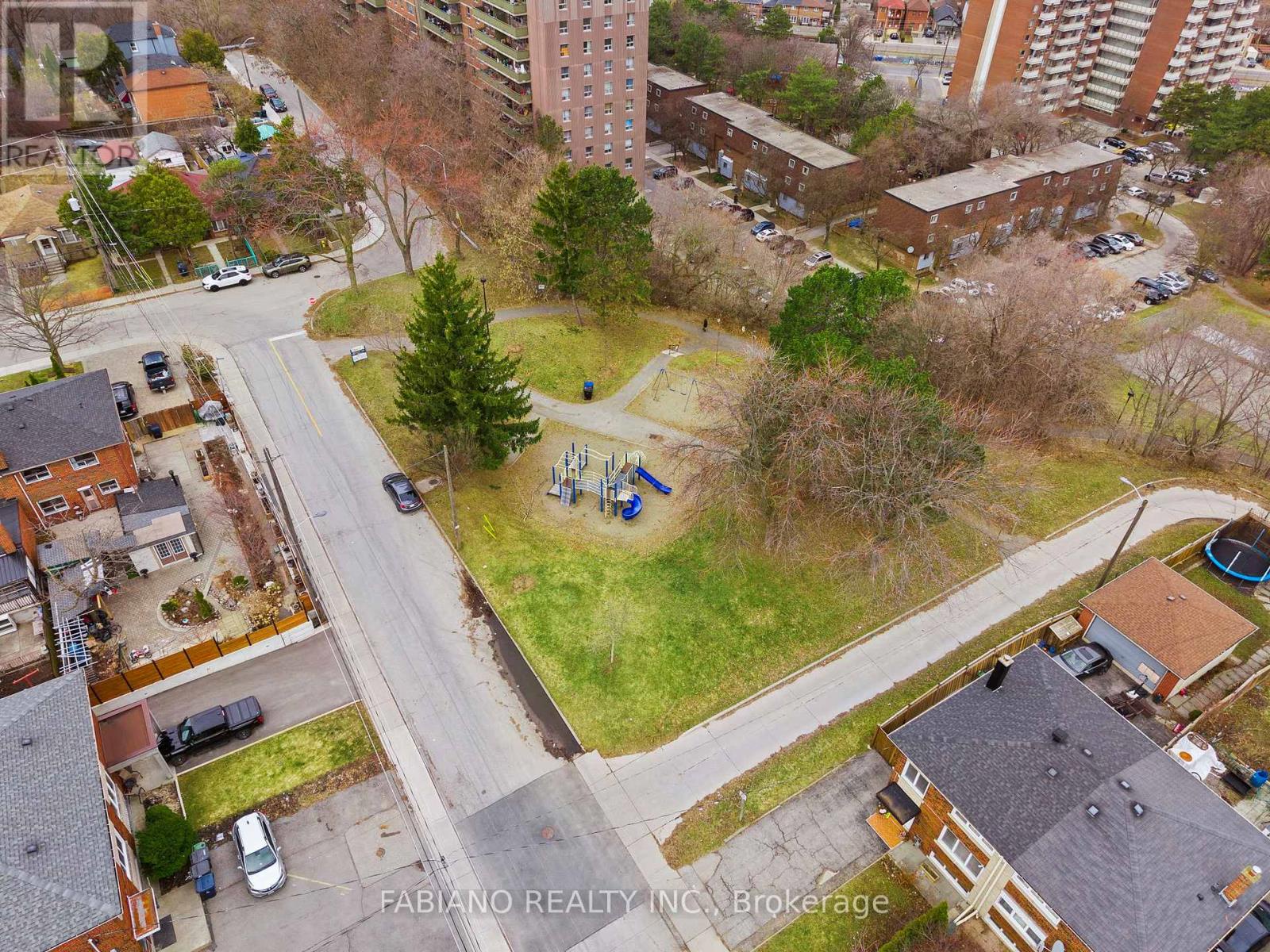 80 Cayuga Avenue, Toronto (rockcliffe-smythe), Ontario