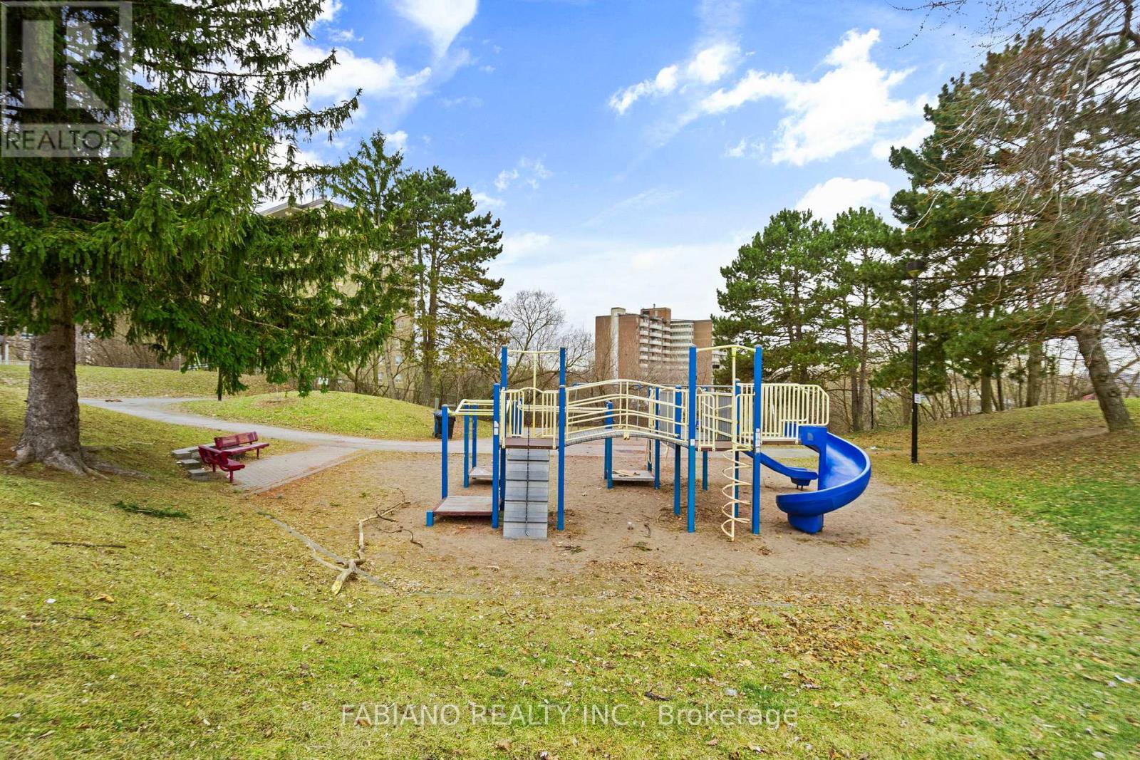 80 Cayuga Avenue, Toronto (rockcliffe-smythe), Ontario