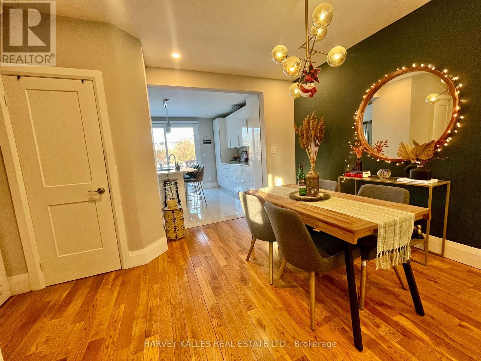 26 Leyton Avenue, Toronto (oakridge), Ontario