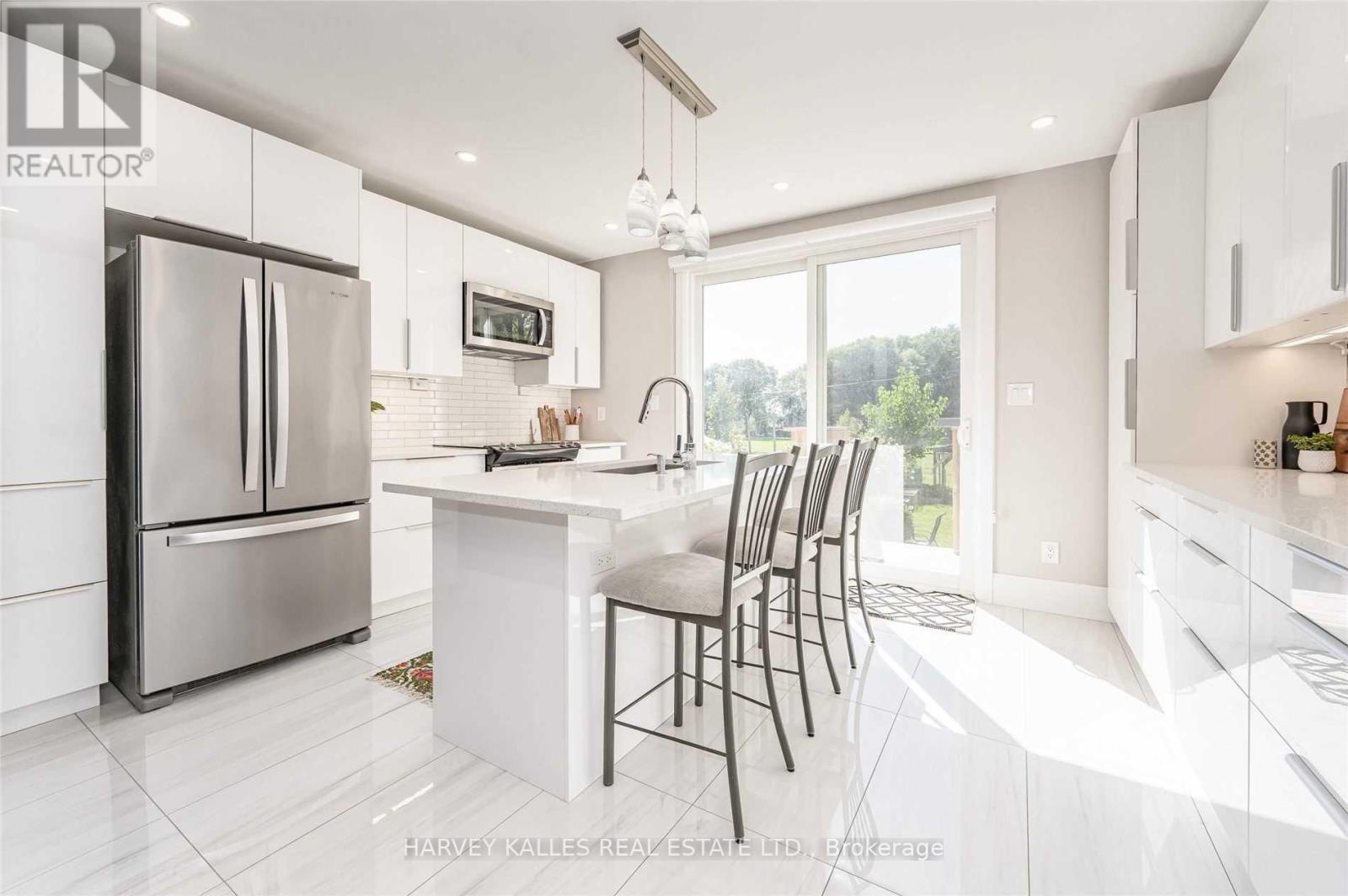 26 Leyton Avenue, Toronto (oakridge), Ontario