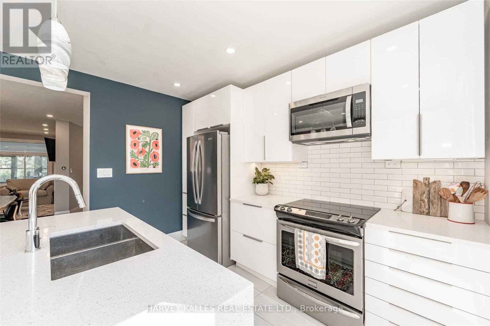 26 Leyton Avenue, Toronto (oakridge), Ontario