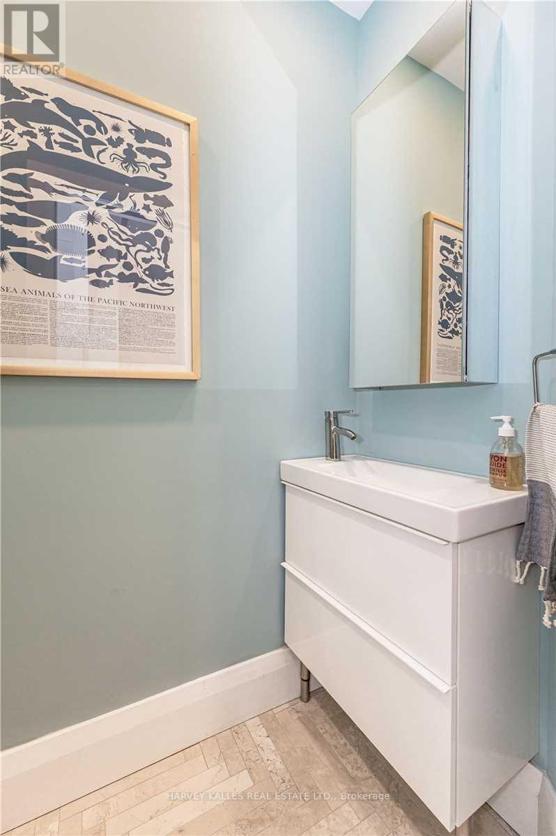 26 Leyton Avenue, Toronto (oakridge), Ontario