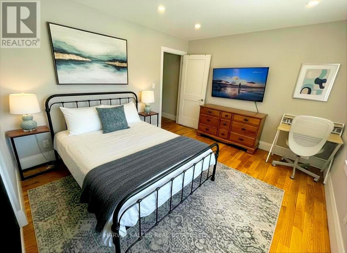 26 Leyton Avenue, Toronto (oakridge), Ontario