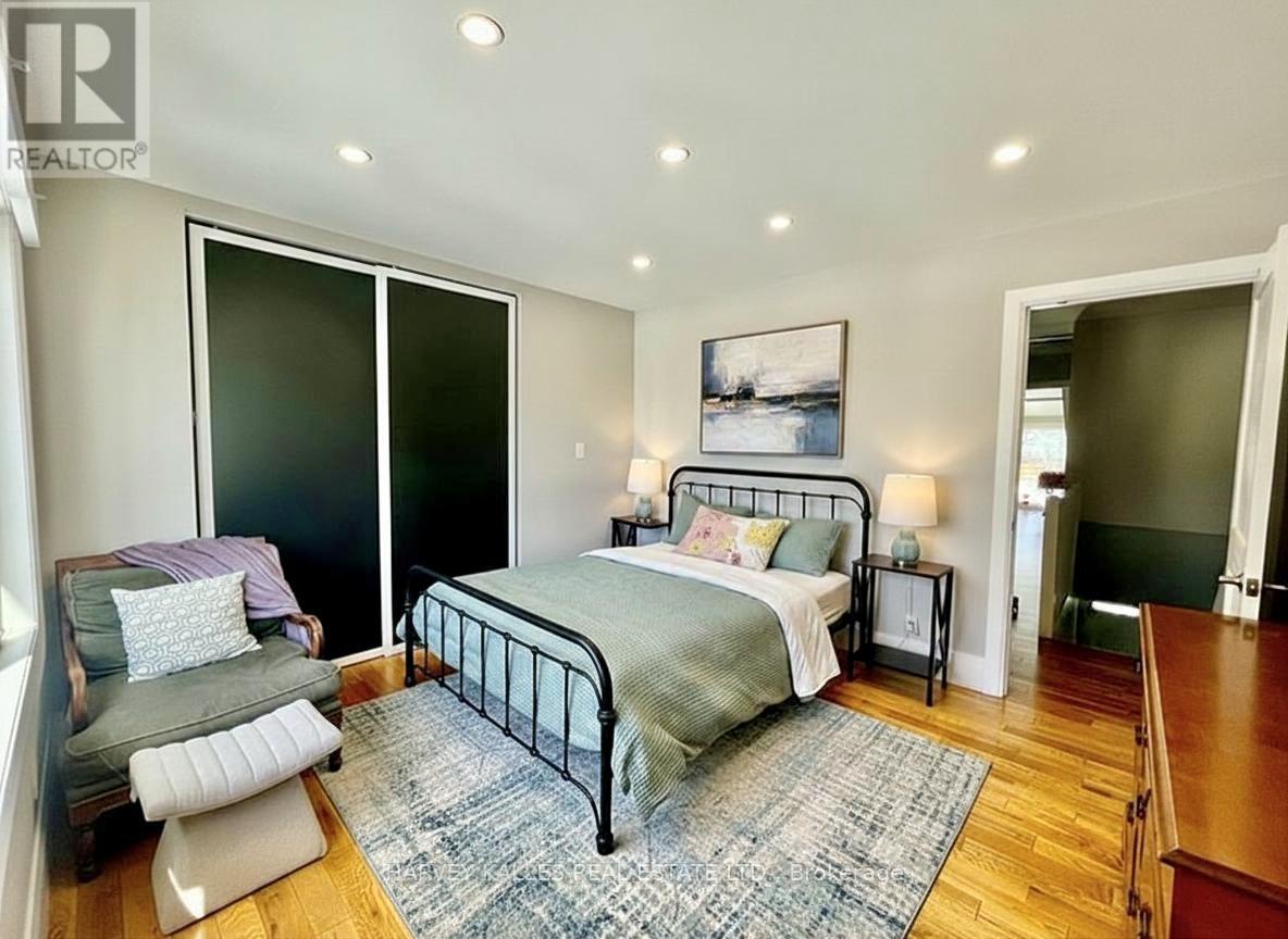 26 Leyton Avenue, Toronto (oakridge), Ontario