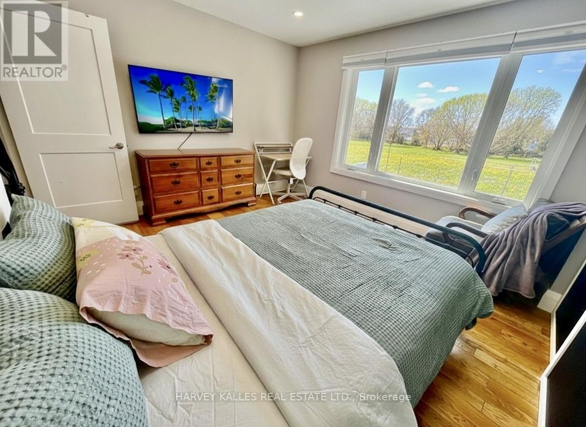 26 Leyton Avenue, Toronto (oakridge), Ontario