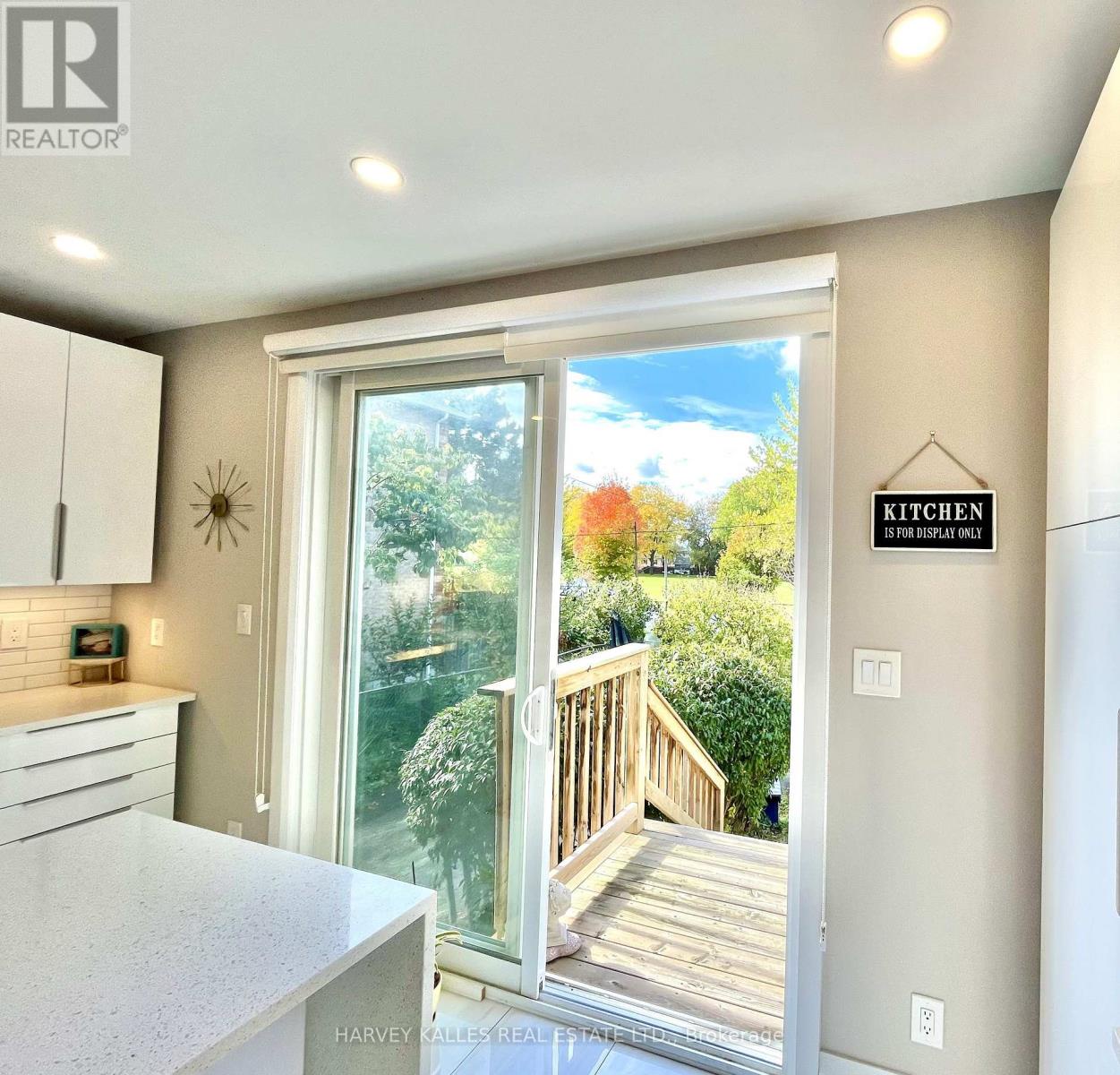 26 Leyton Avenue, Toronto (oakridge), Ontario