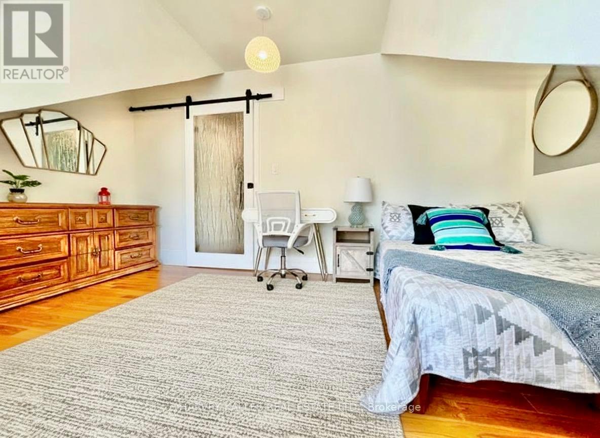 26 Leyton Avenue, Toronto (oakridge), Ontario