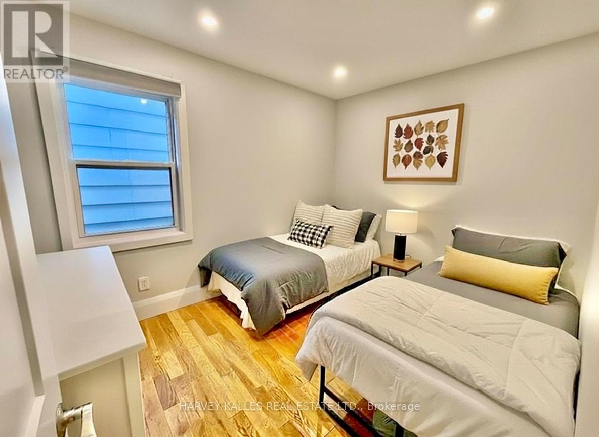 26 Leyton Avenue, Toronto (oakridge), Ontario