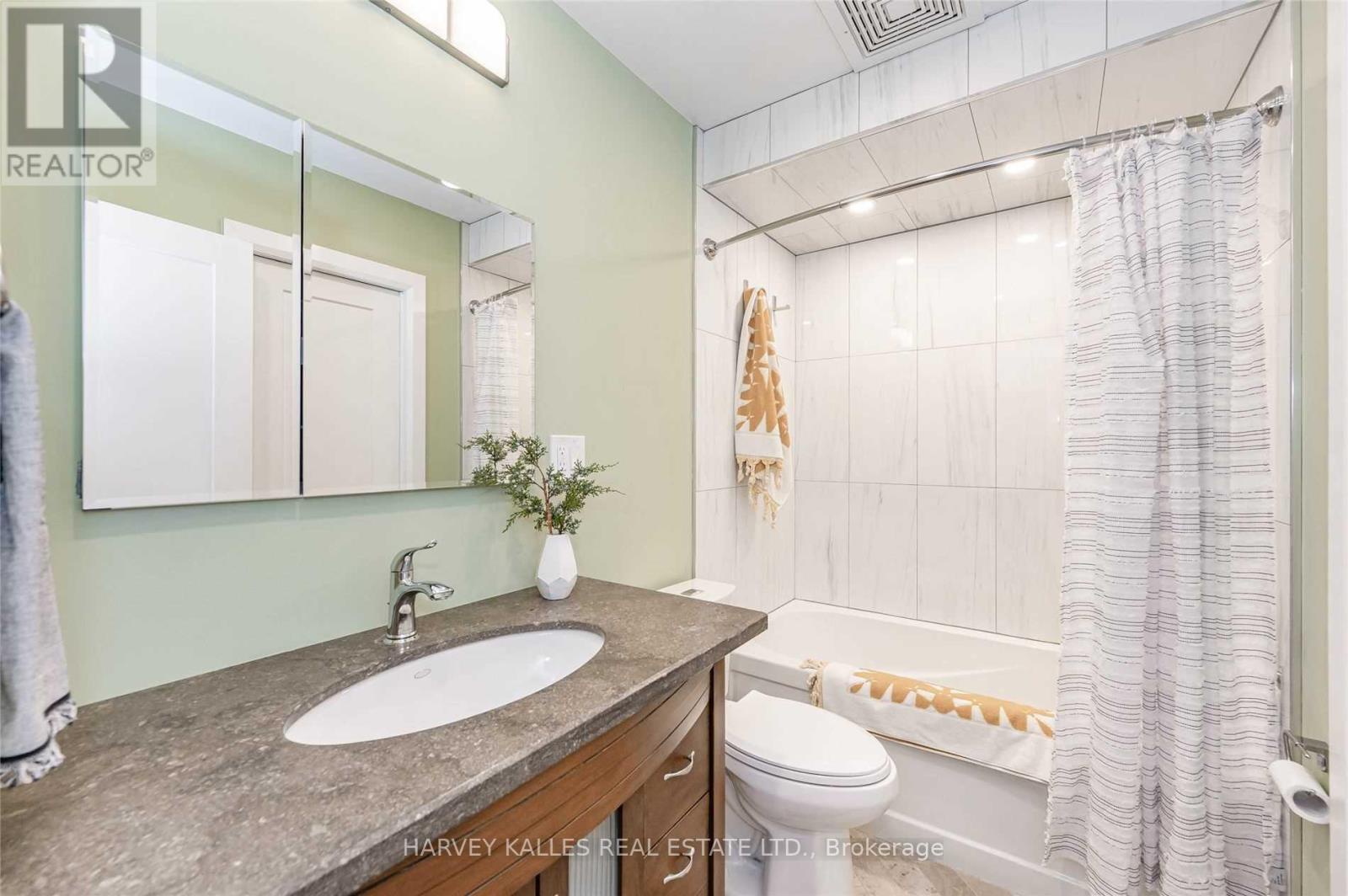 26 Leyton Avenue, Toronto (oakridge), Ontario