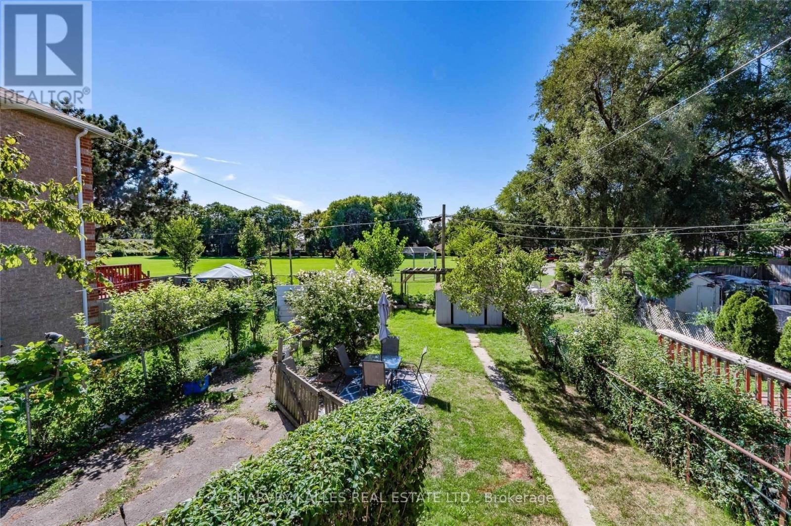 26 Leyton Avenue, Toronto (oakridge), Ontario