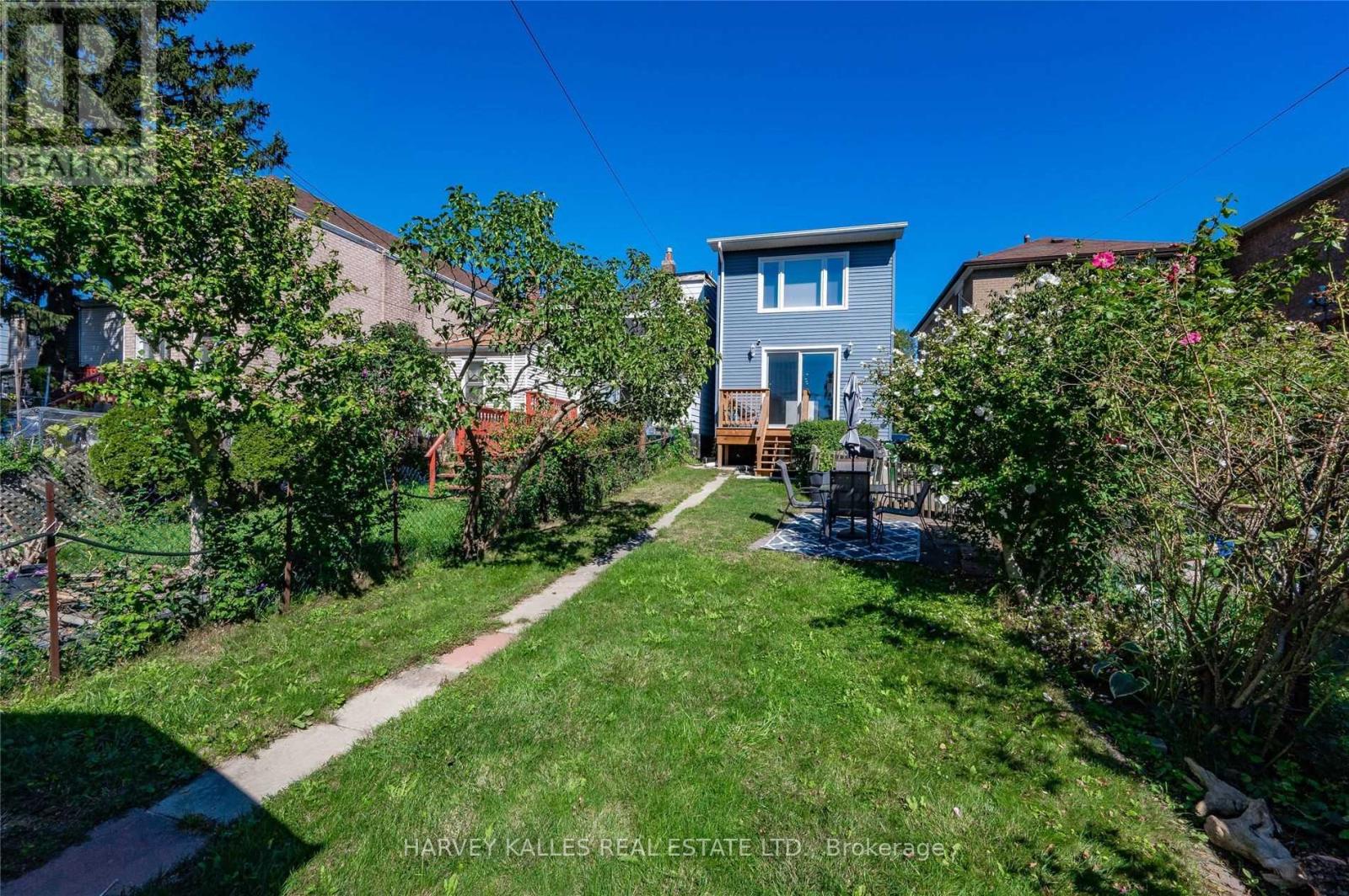 26 Leyton Avenue, Toronto (oakridge), Ontario