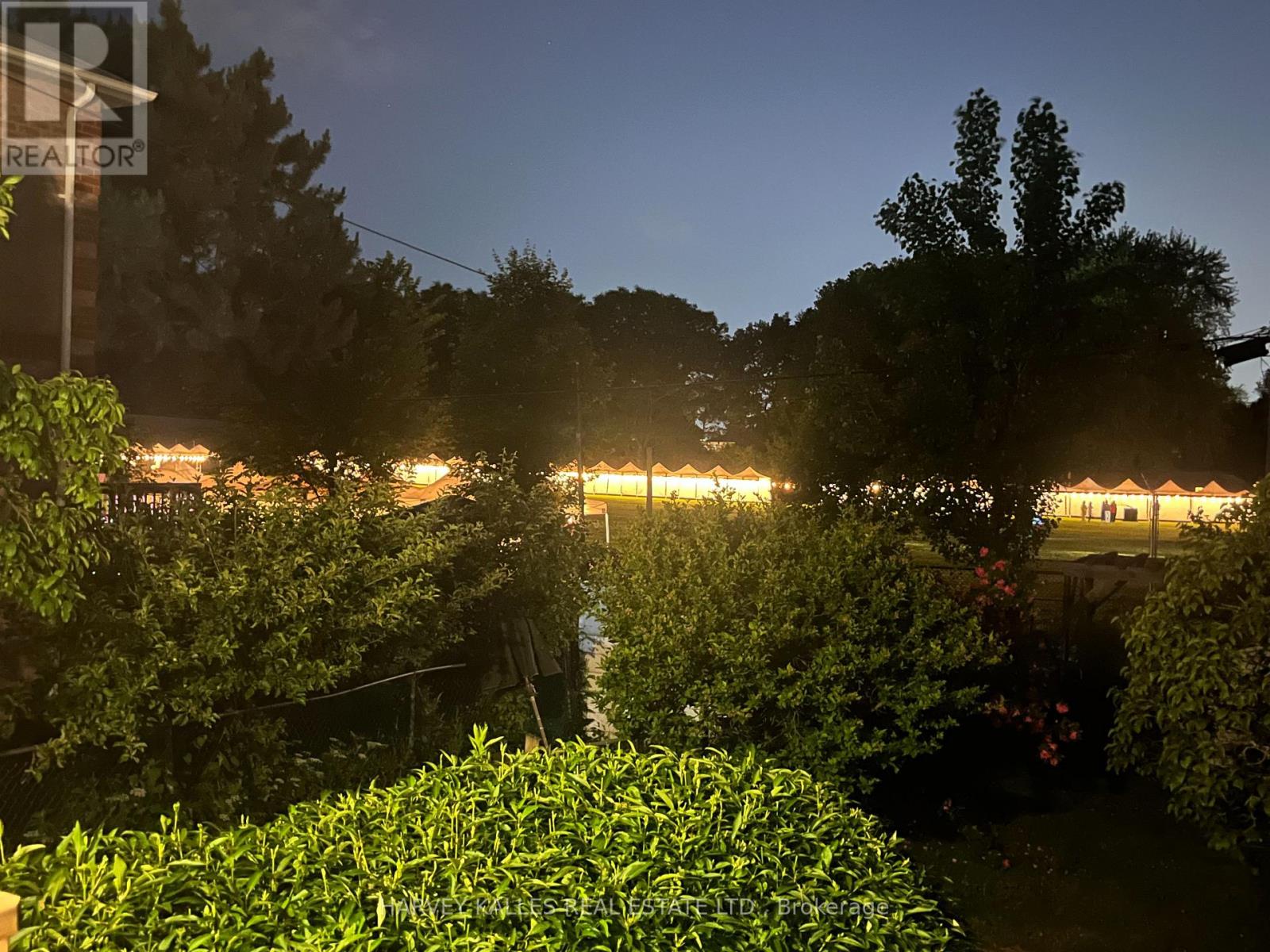 26 Leyton Avenue, Toronto (oakridge), Ontario