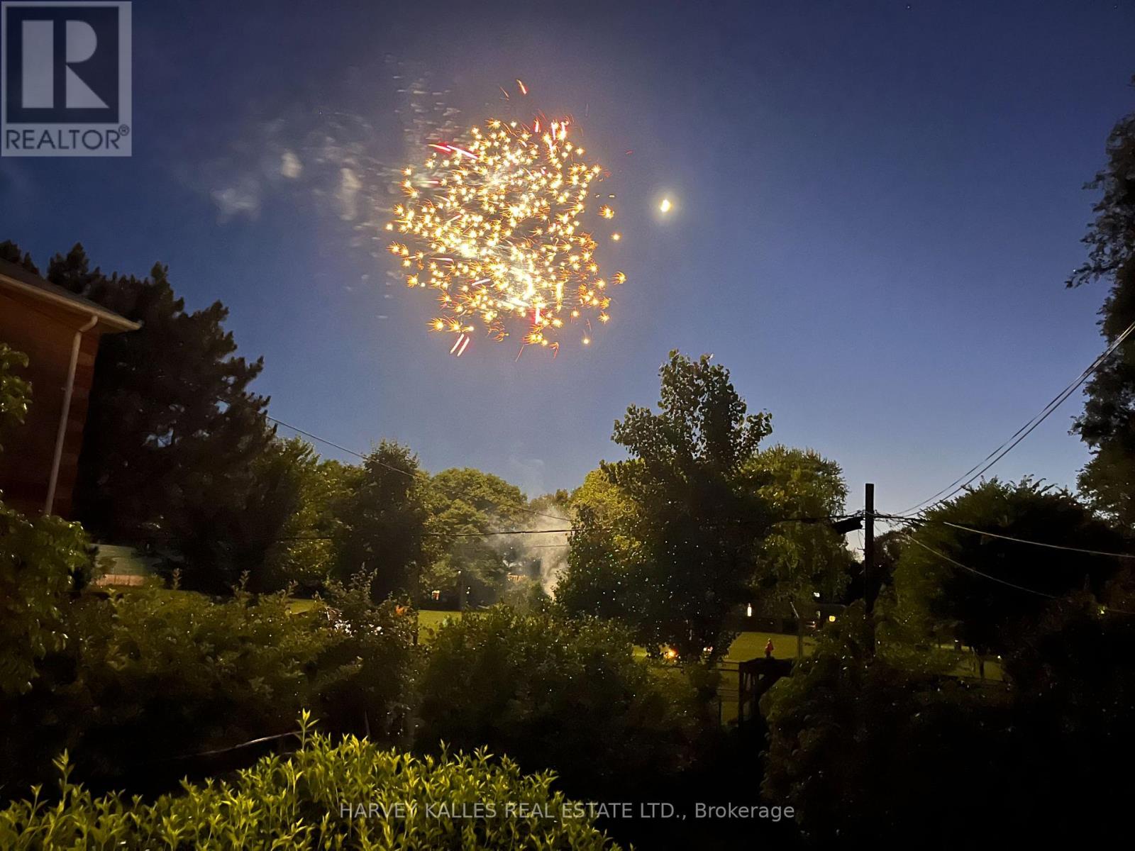 26 Leyton Avenue, Toronto (oakridge), Ontario