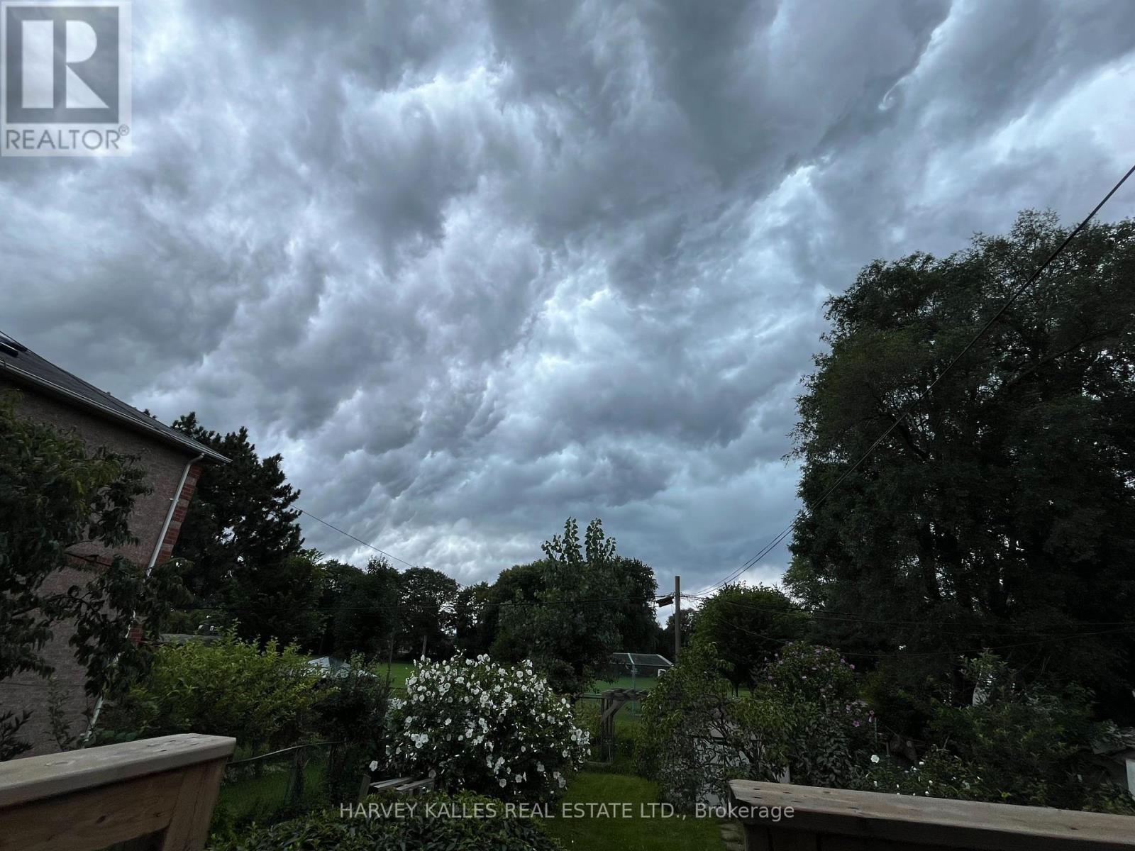 26 Leyton Avenue, Toronto (oakridge), Ontario