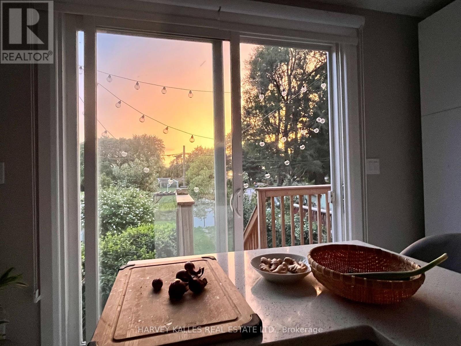 26 Leyton Avenue, Toronto (oakridge), Ontario