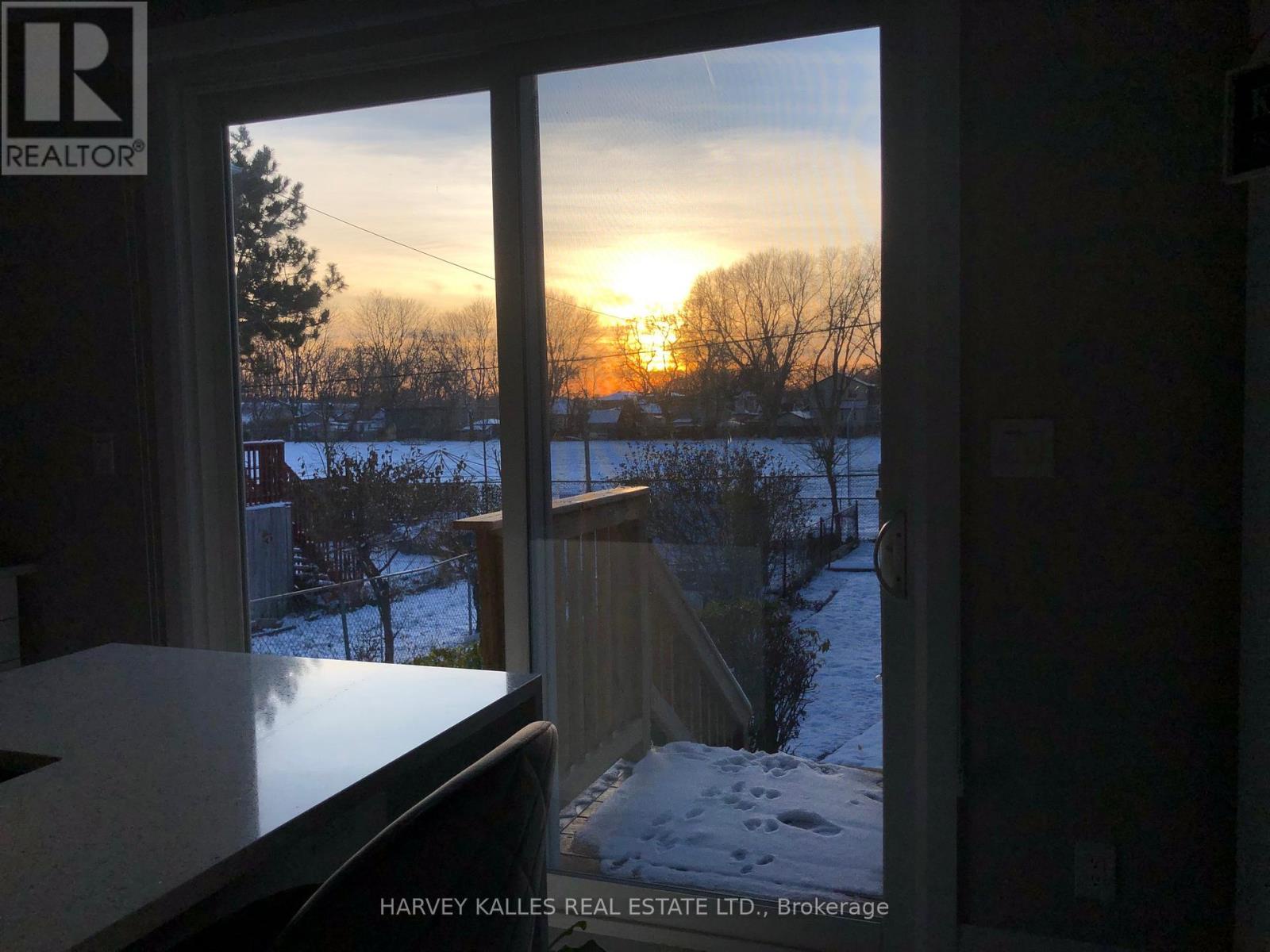 26 Leyton Avenue, Toronto (oakridge), Ontario