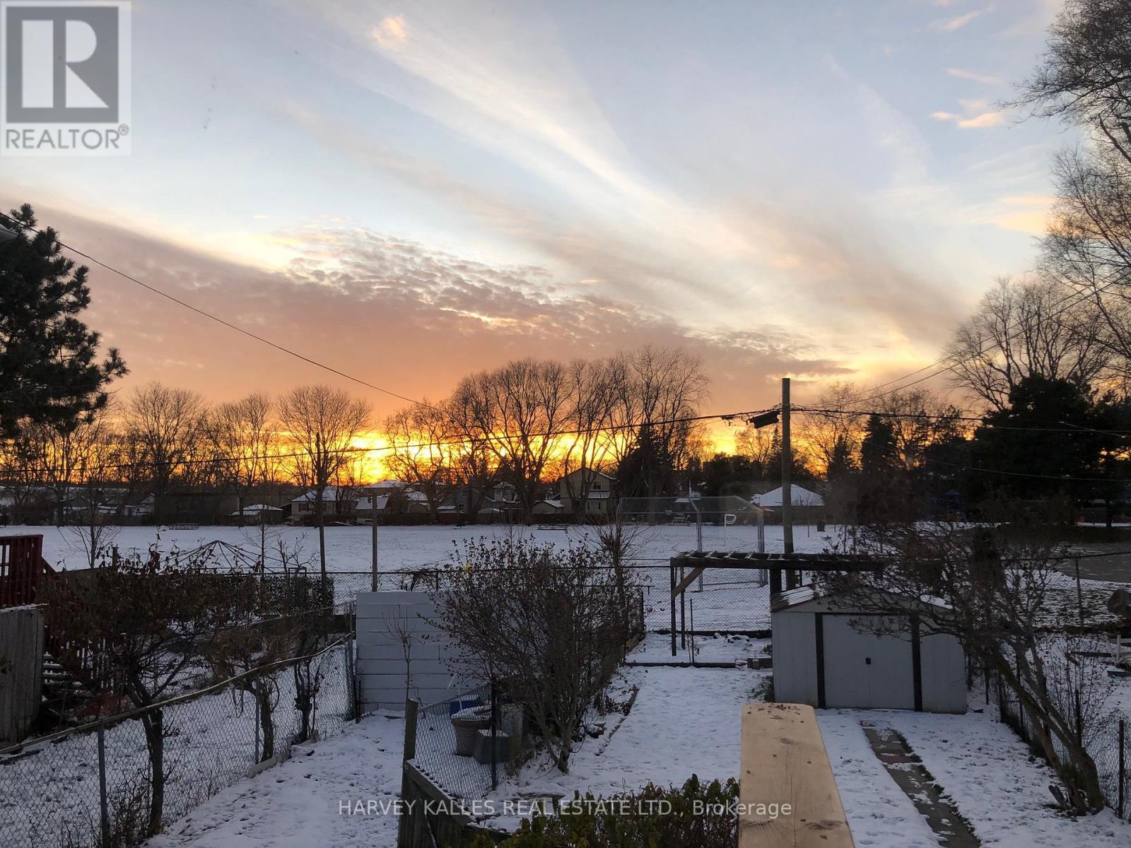 26 Leyton Avenue, Toronto (oakridge), Ontario