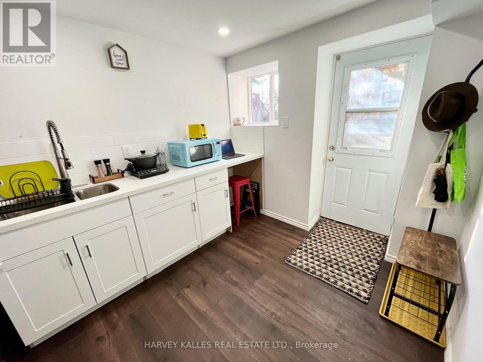 26 Leyton Avenue, Toronto (oakridge), Ontario