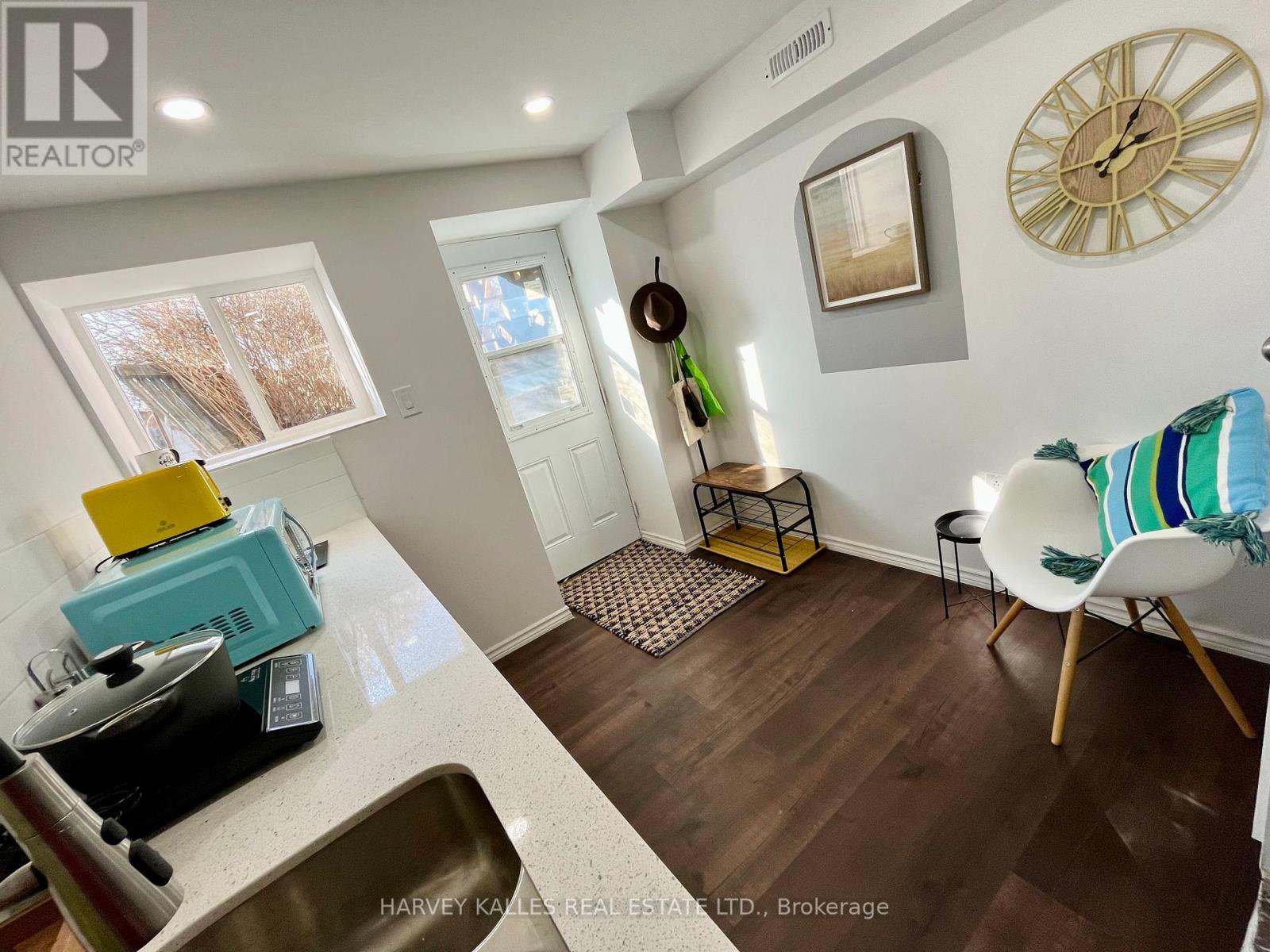 26 Leyton Avenue, Toronto (oakridge), Ontario