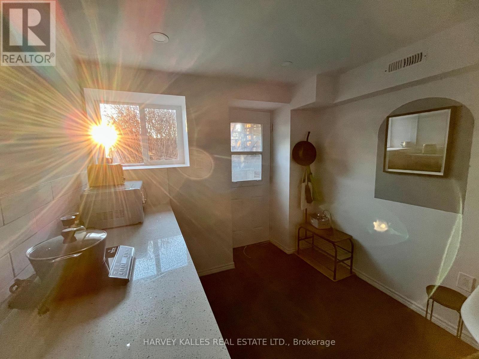 26 Leyton Avenue, Toronto (oakridge), Ontario