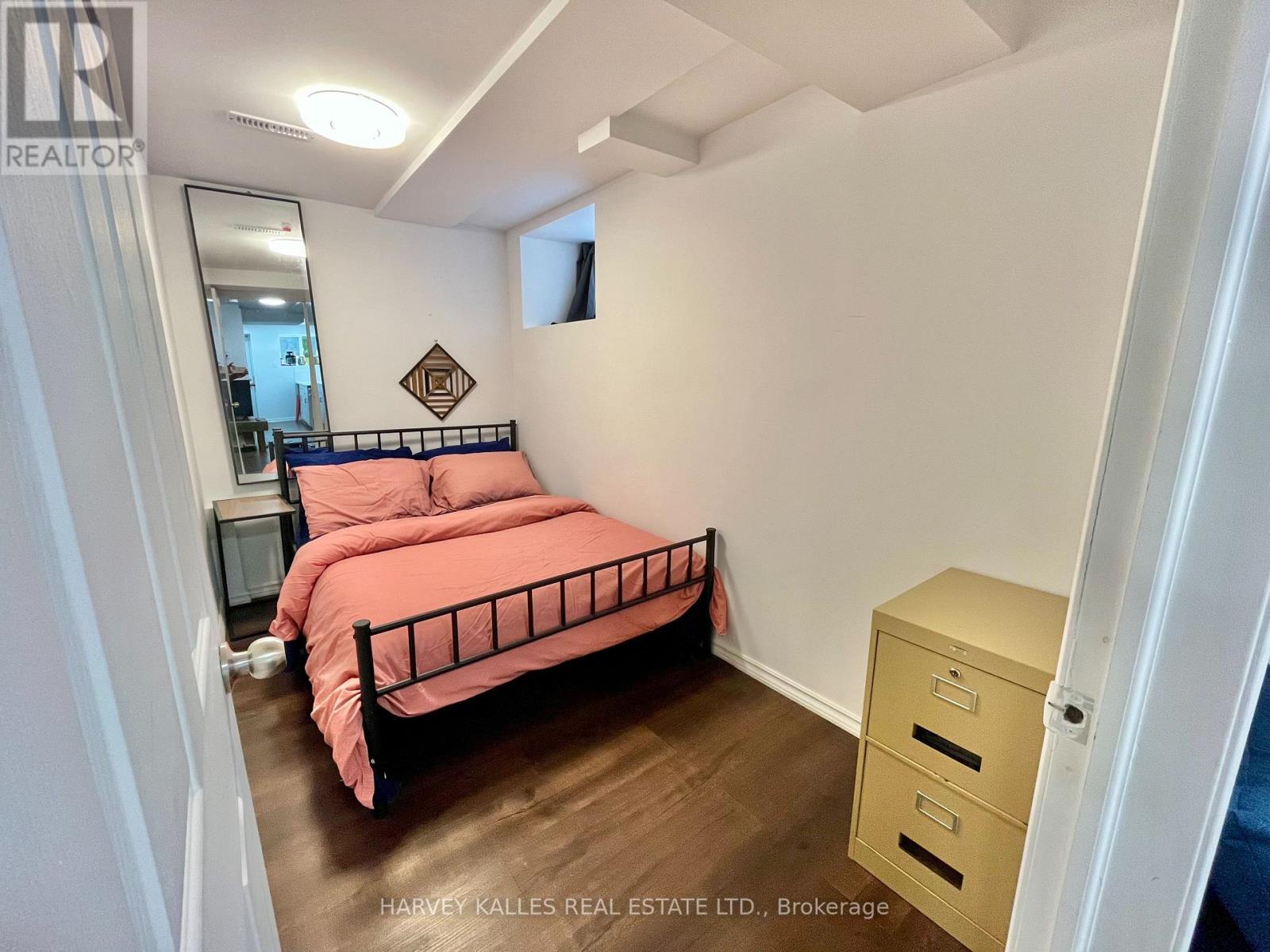 26 Leyton Avenue, Toronto (oakridge), Ontario