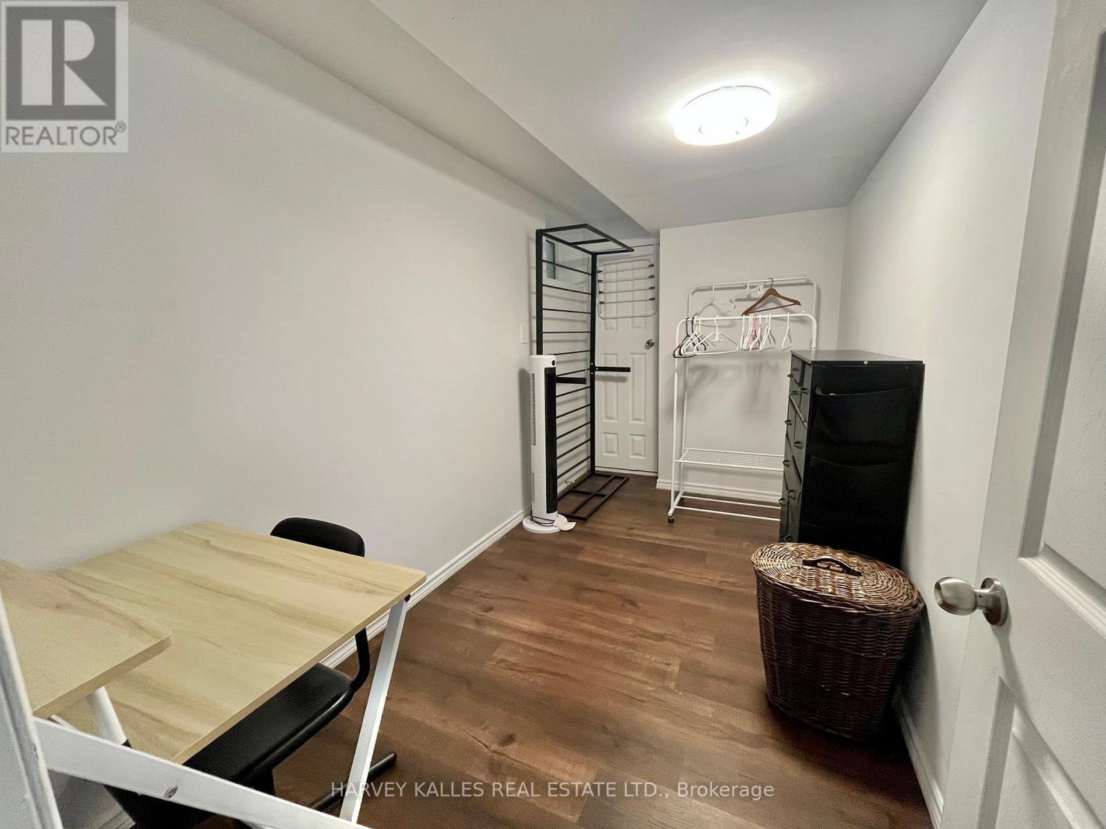 26 Leyton Avenue, Toronto (oakridge), Ontario