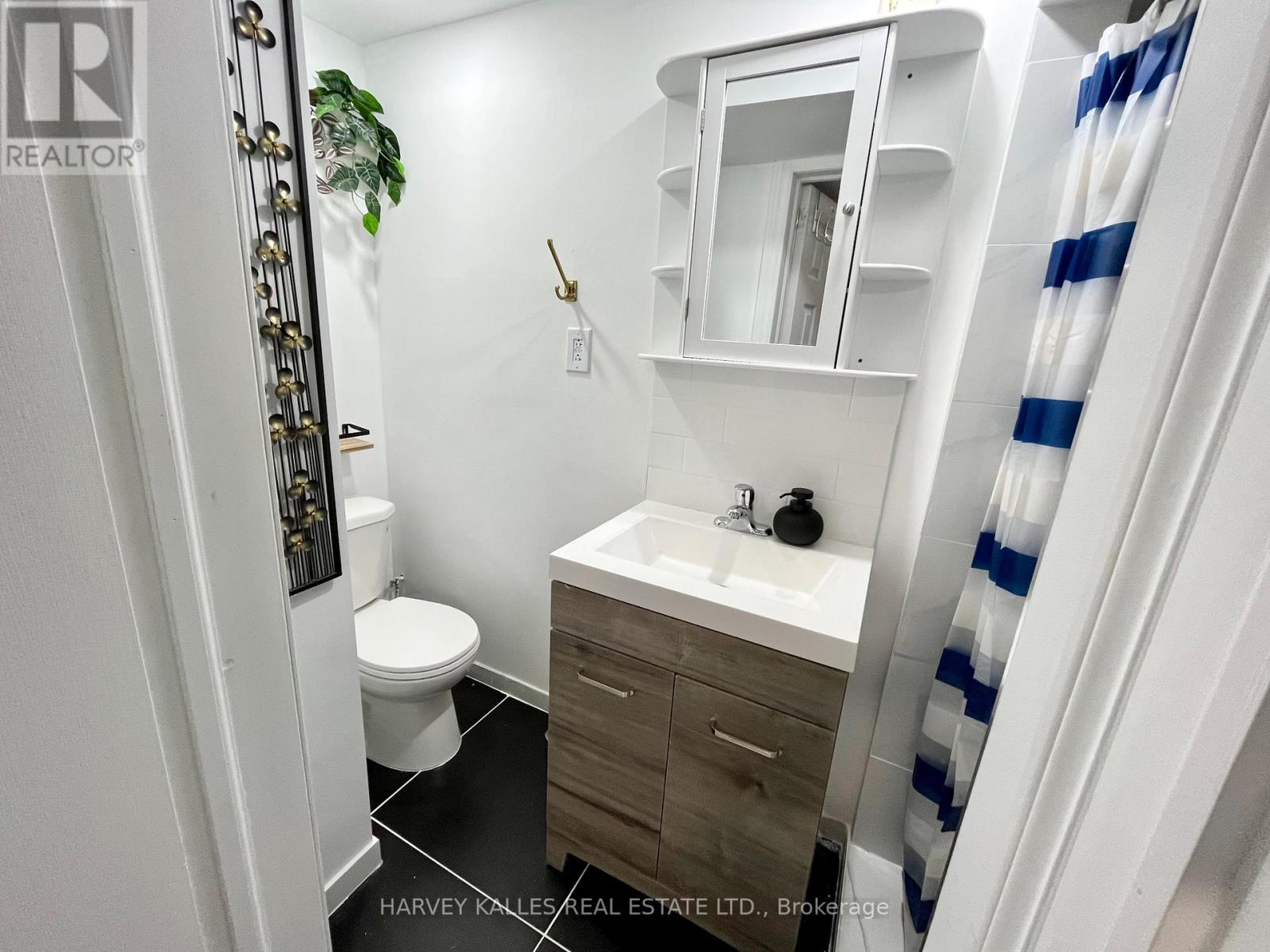 26 Leyton Avenue, Toronto (oakridge), Ontario