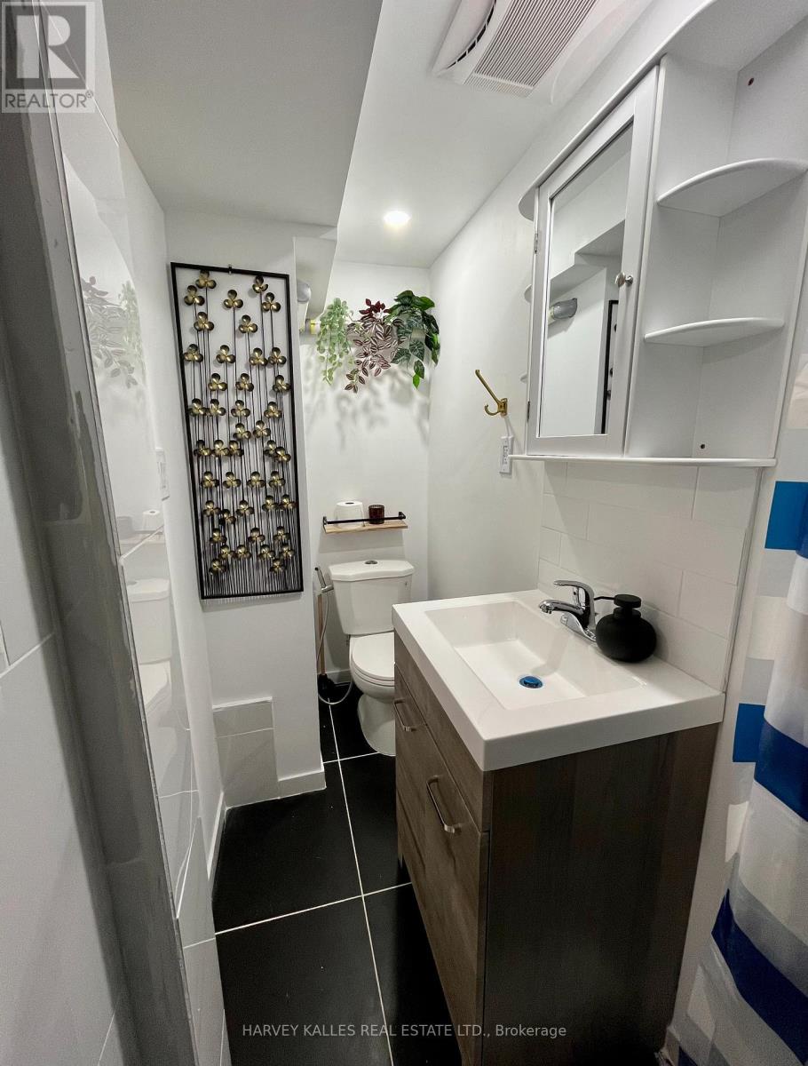 26 Leyton Avenue, Toronto (oakridge), Ontario