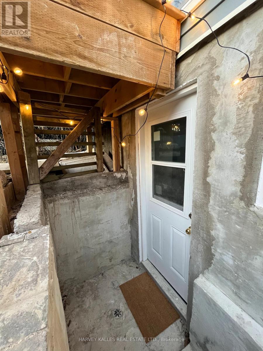 26 Leyton Avenue, Toronto (oakridge), Ontario