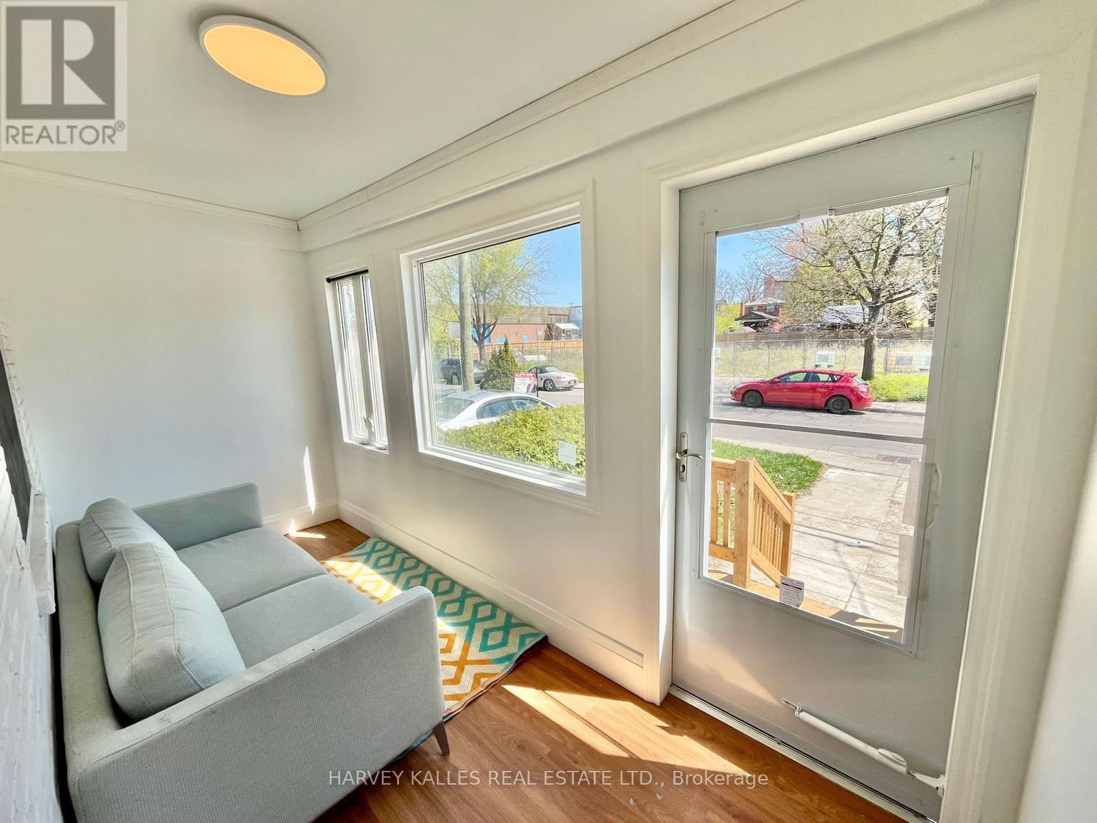 26 Leyton Avenue, Toronto (oakridge), Ontario