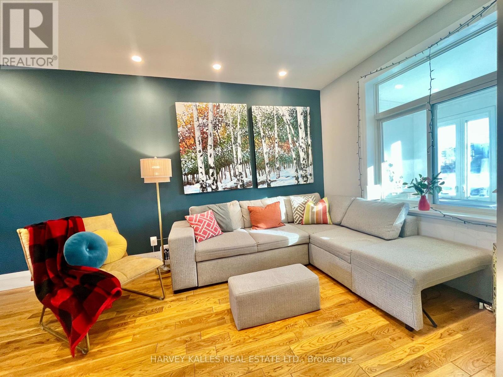 26 Leyton Avenue, Toronto (oakridge), Ontario