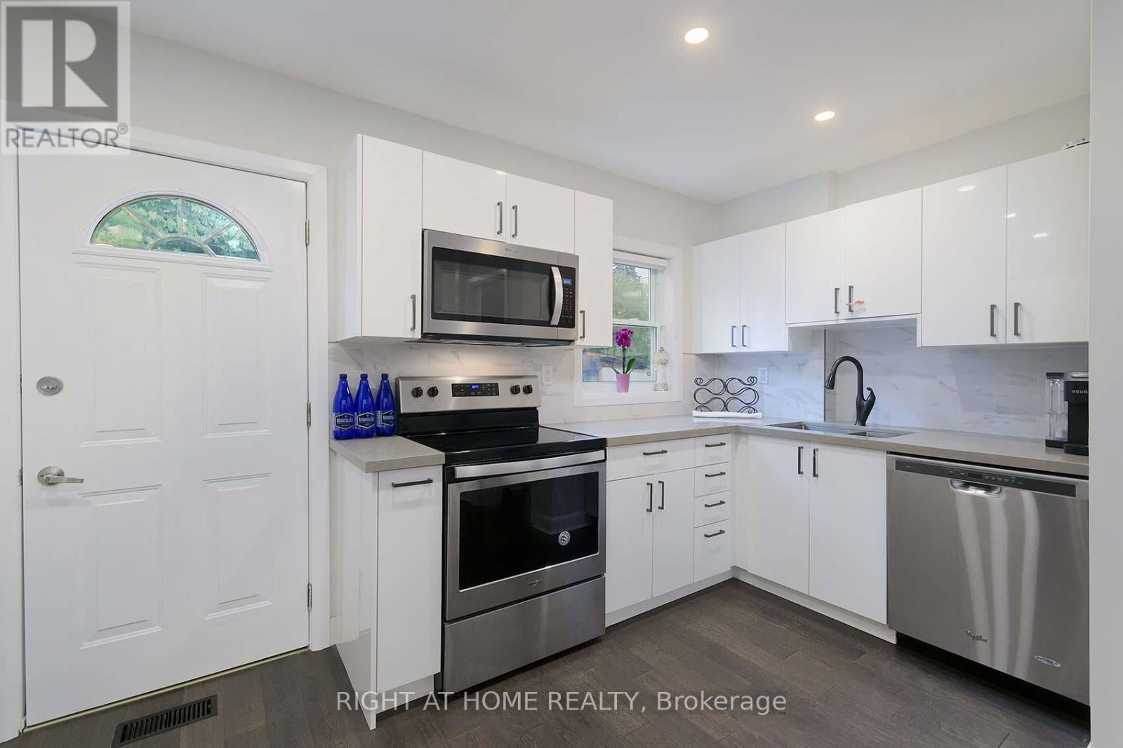 48 Van Stassen Boulevard, Toronto (lambton Baby Point), Ontario