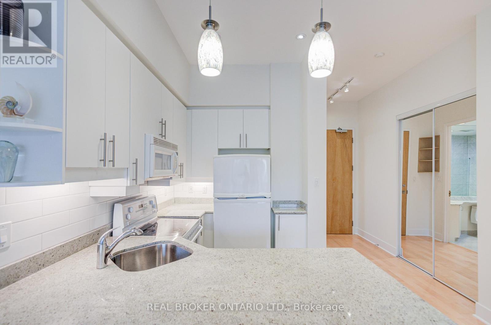 406 - 562 Eglinton Avenue E, Toronto (mount Pleasant East), Ontario