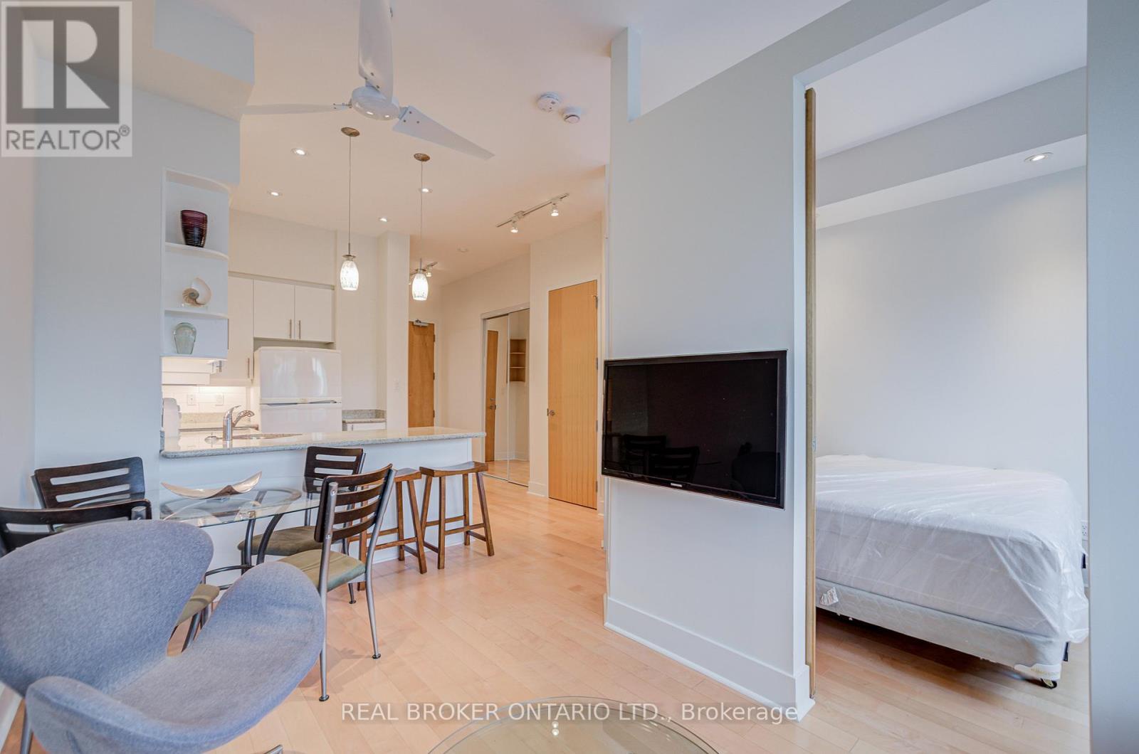 406 - 562 Eglinton Avenue E, Toronto (mount Pleasant East), Ontario